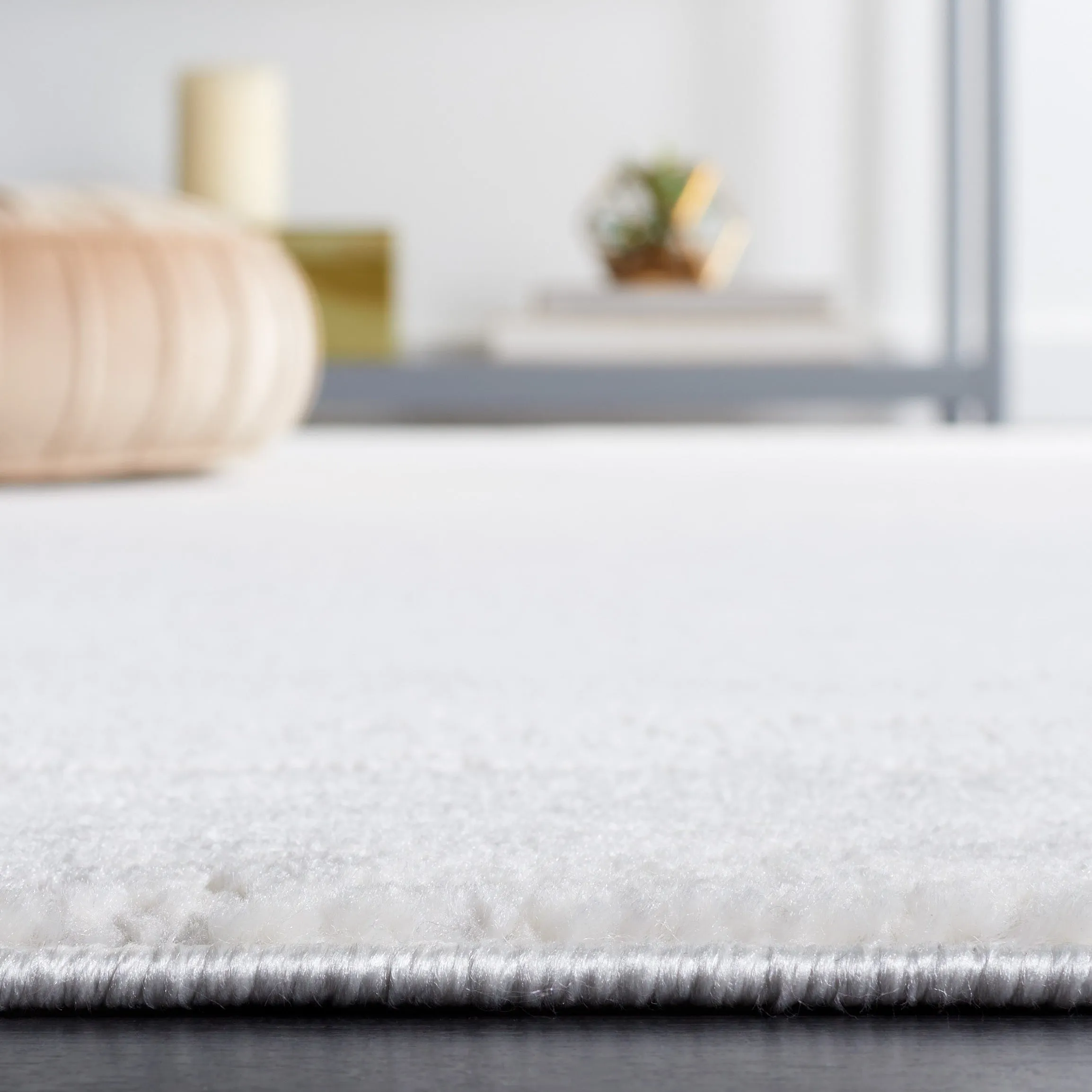 SAFAVIEH Hanna Leisha Contemporary Rug