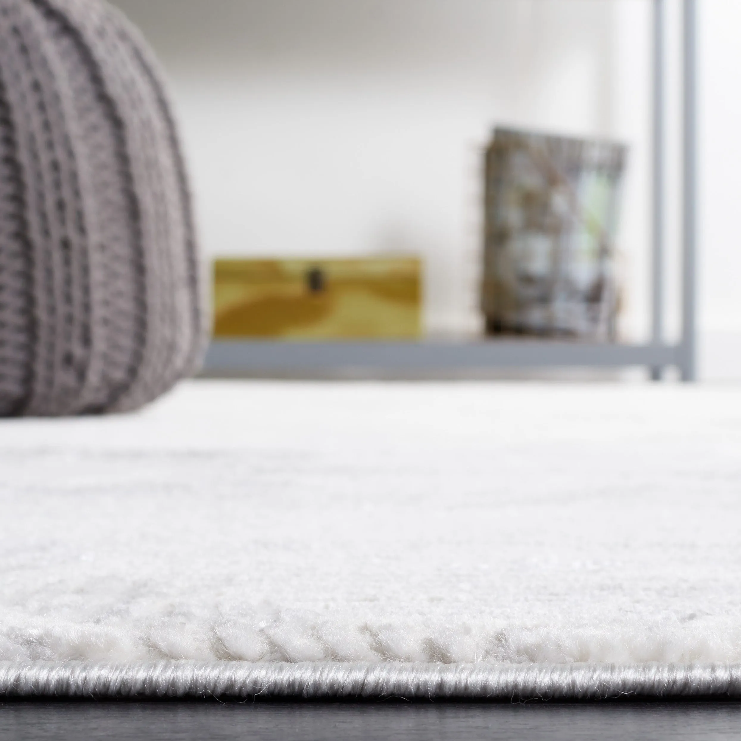 SAFAVIEH Hanna Misty Contemporary Rug