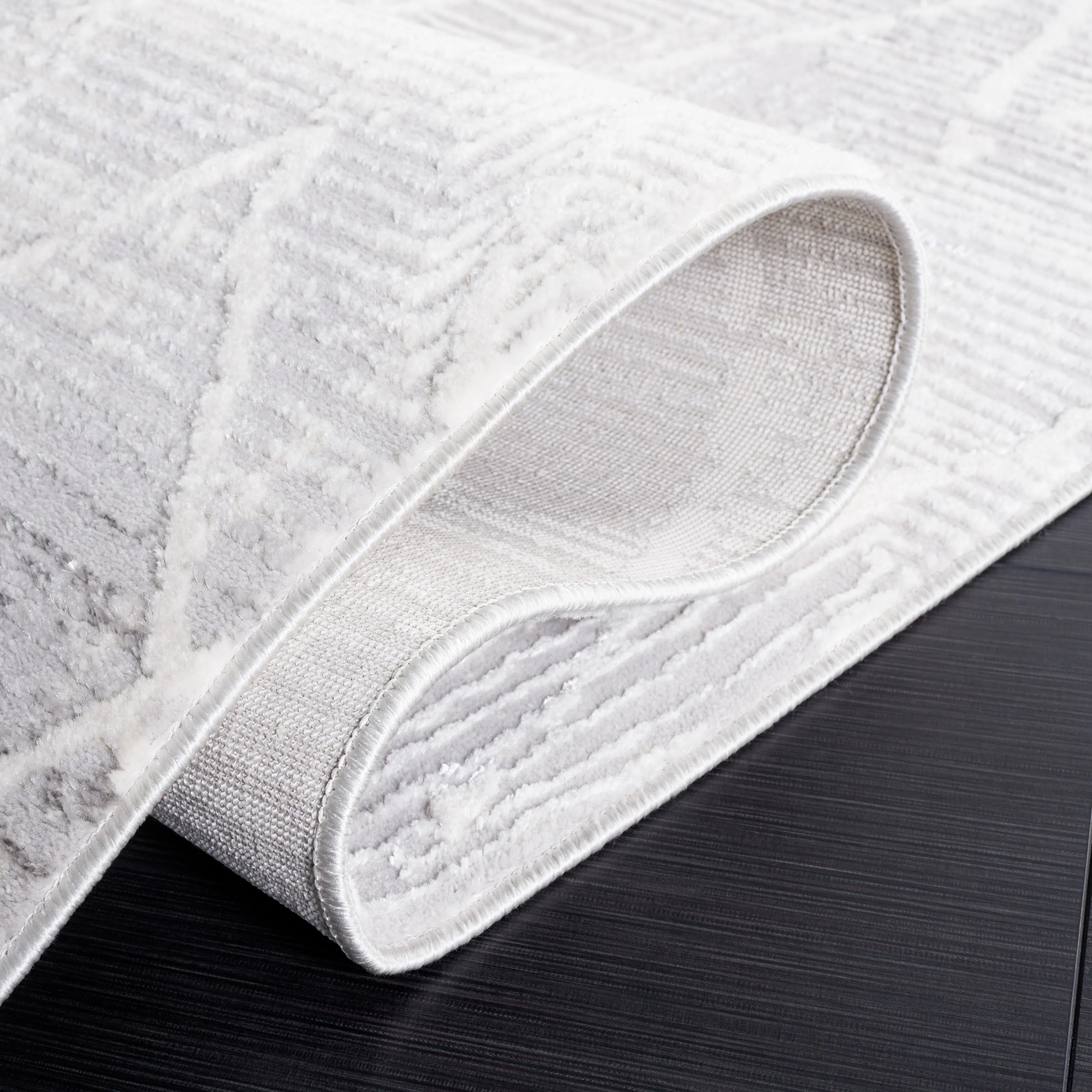 SAFAVIEH Hanna Misty Contemporary Rug