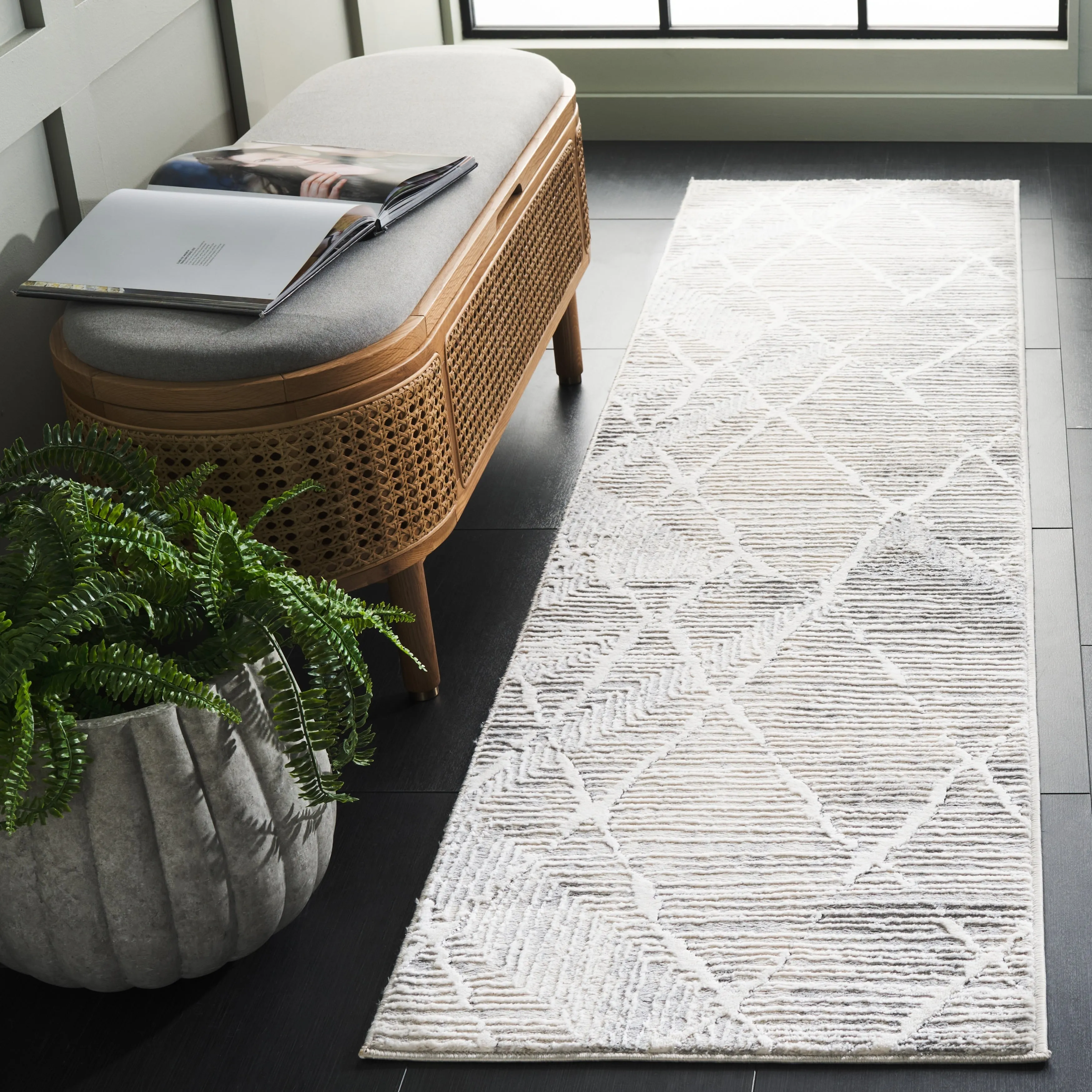 SAFAVIEH Hanna Misty Contemporary Rug
