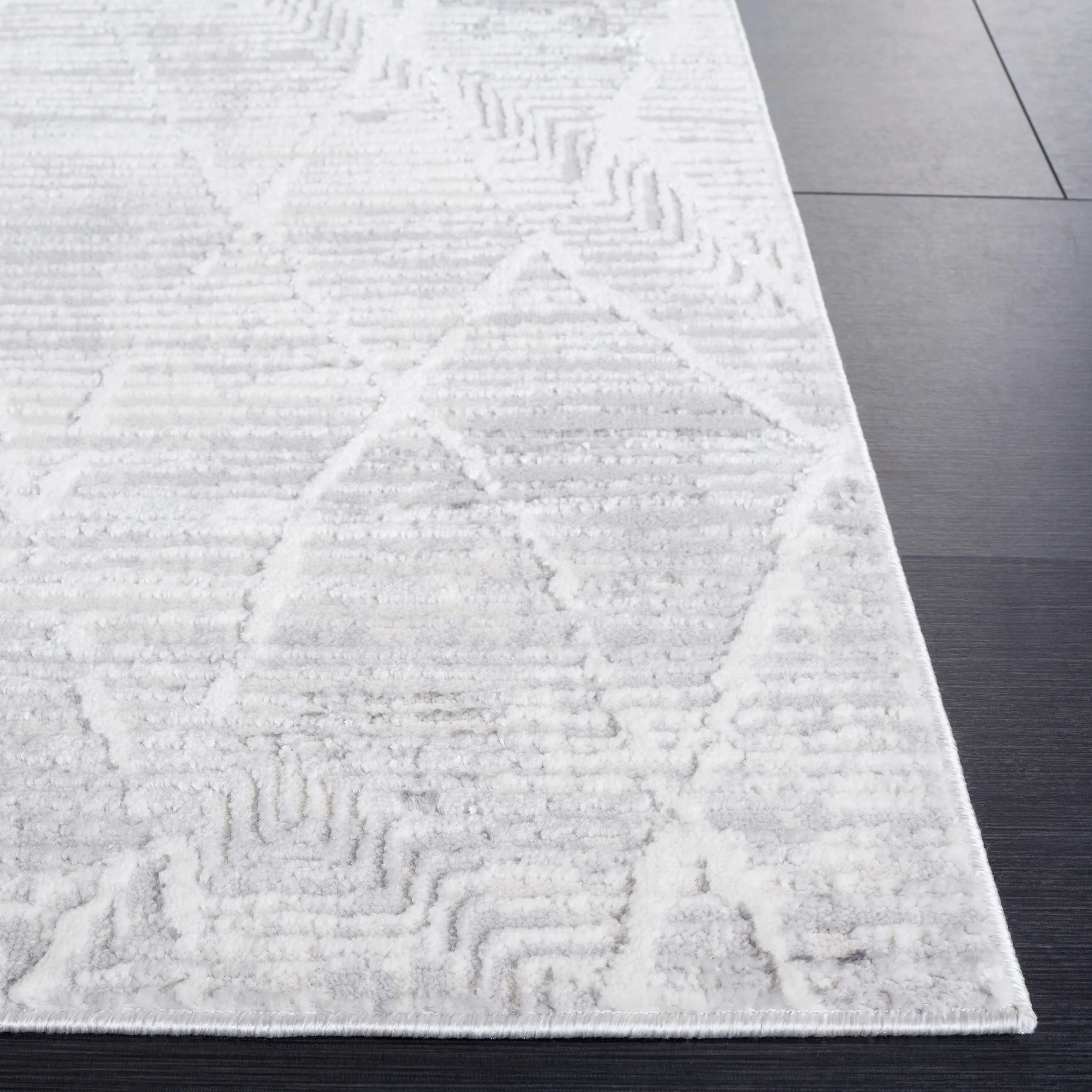 SAFAVIEH Hanna Misty Contemporary Rug