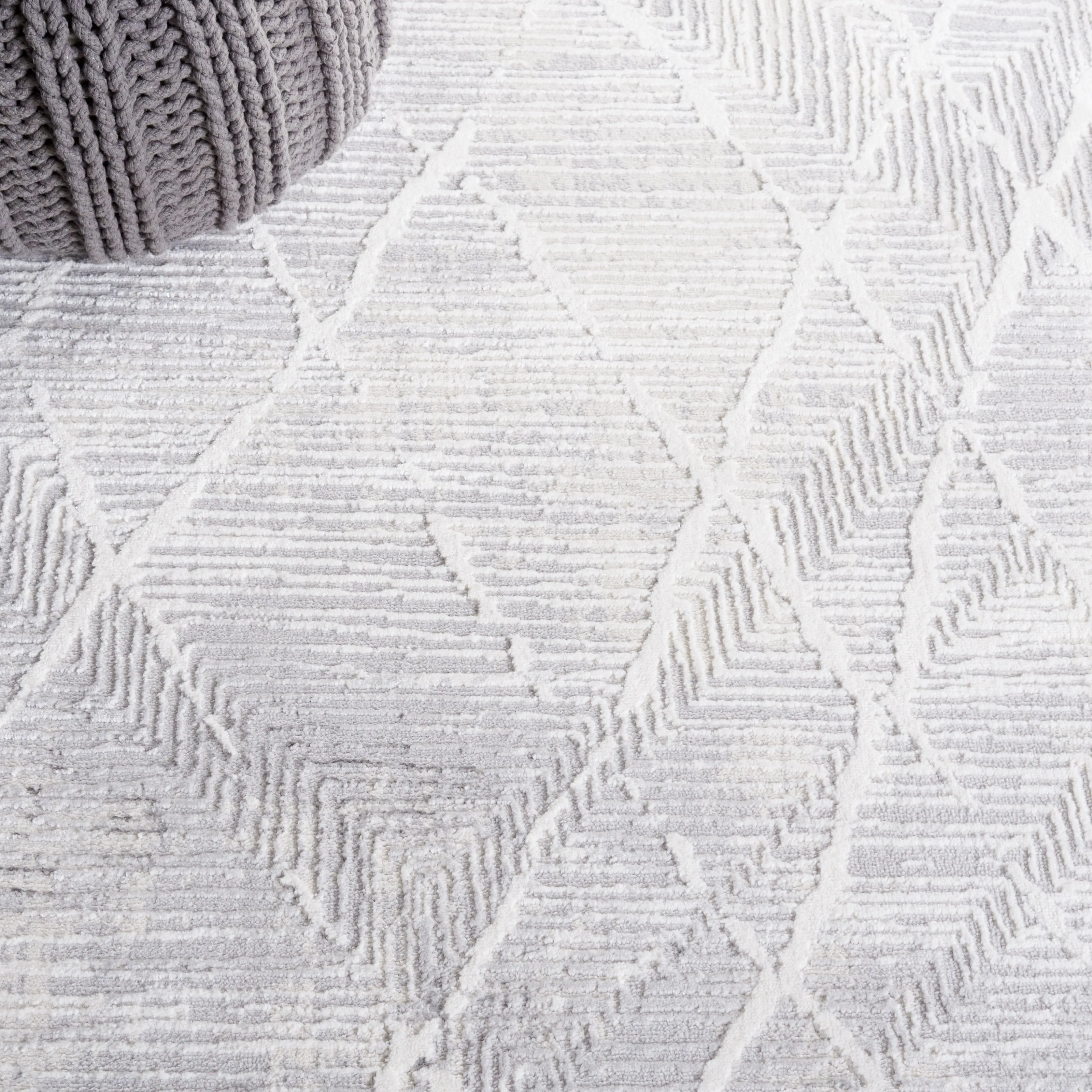 SAFAVIEH Hanna Misty Contemporary Rug