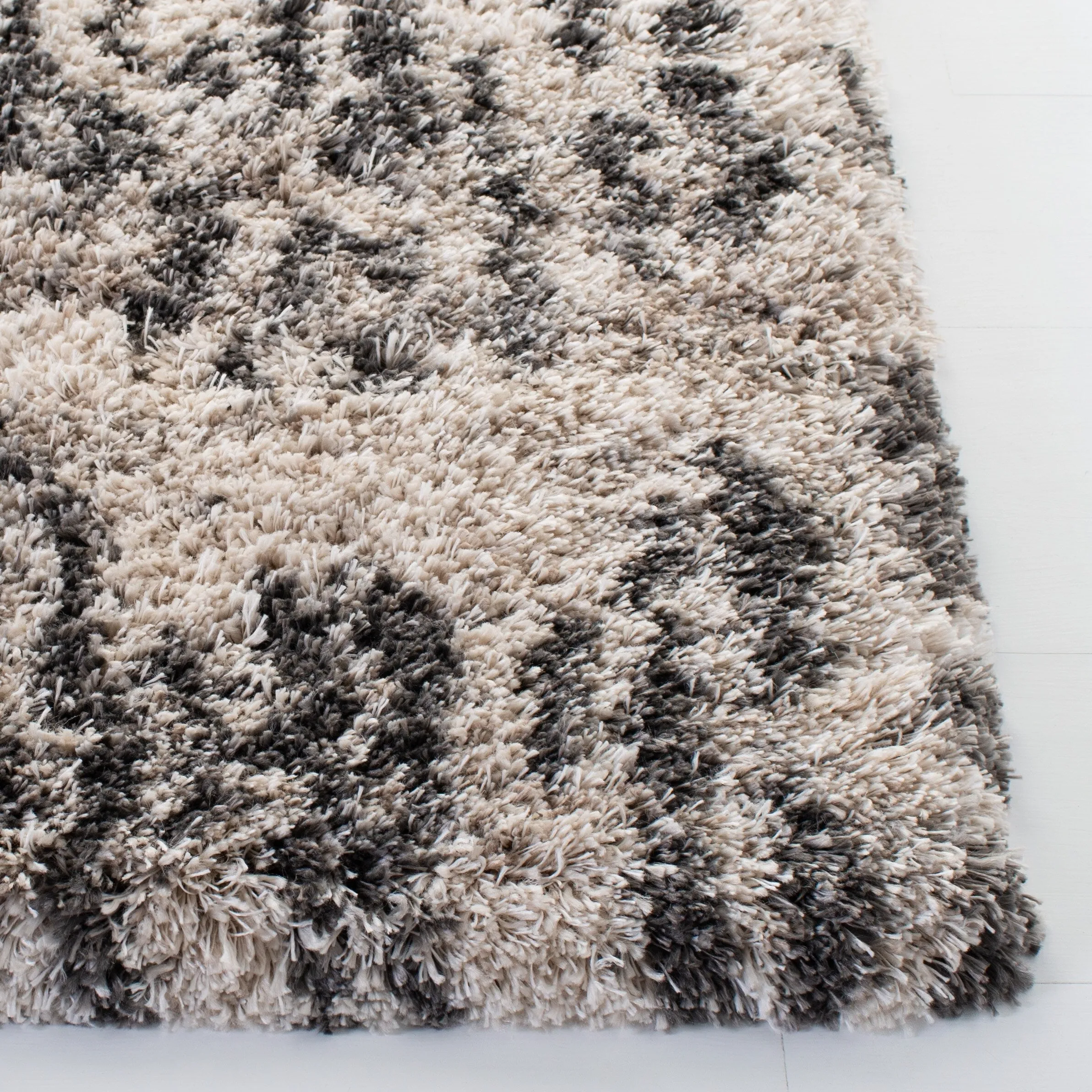 SAFAVIEH Iceland Shag Kimberlee Flokati 2.6-inch Thick Rug