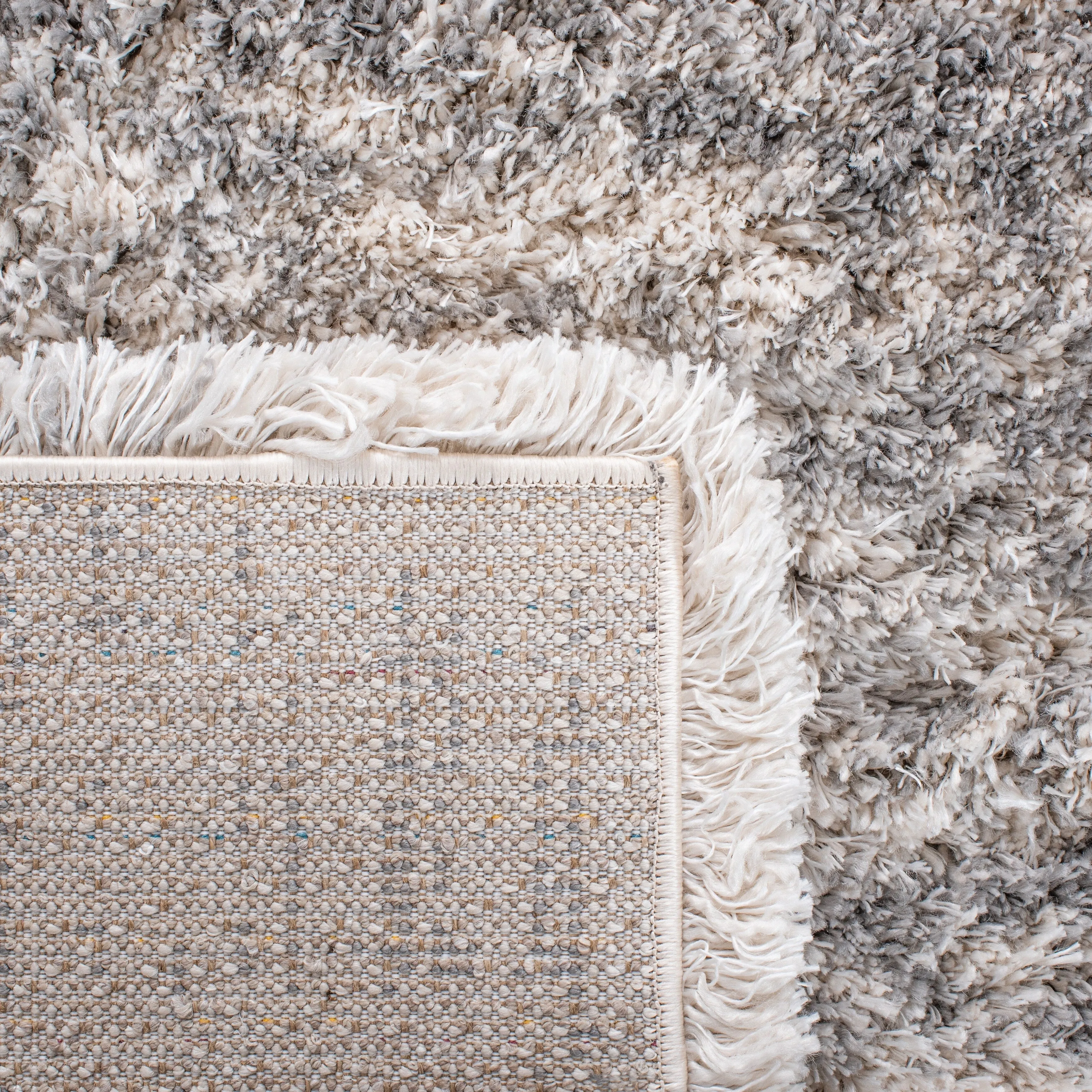 SAFAVIEH Iceland Shag Sabrina 2.6-inch Thick Rug