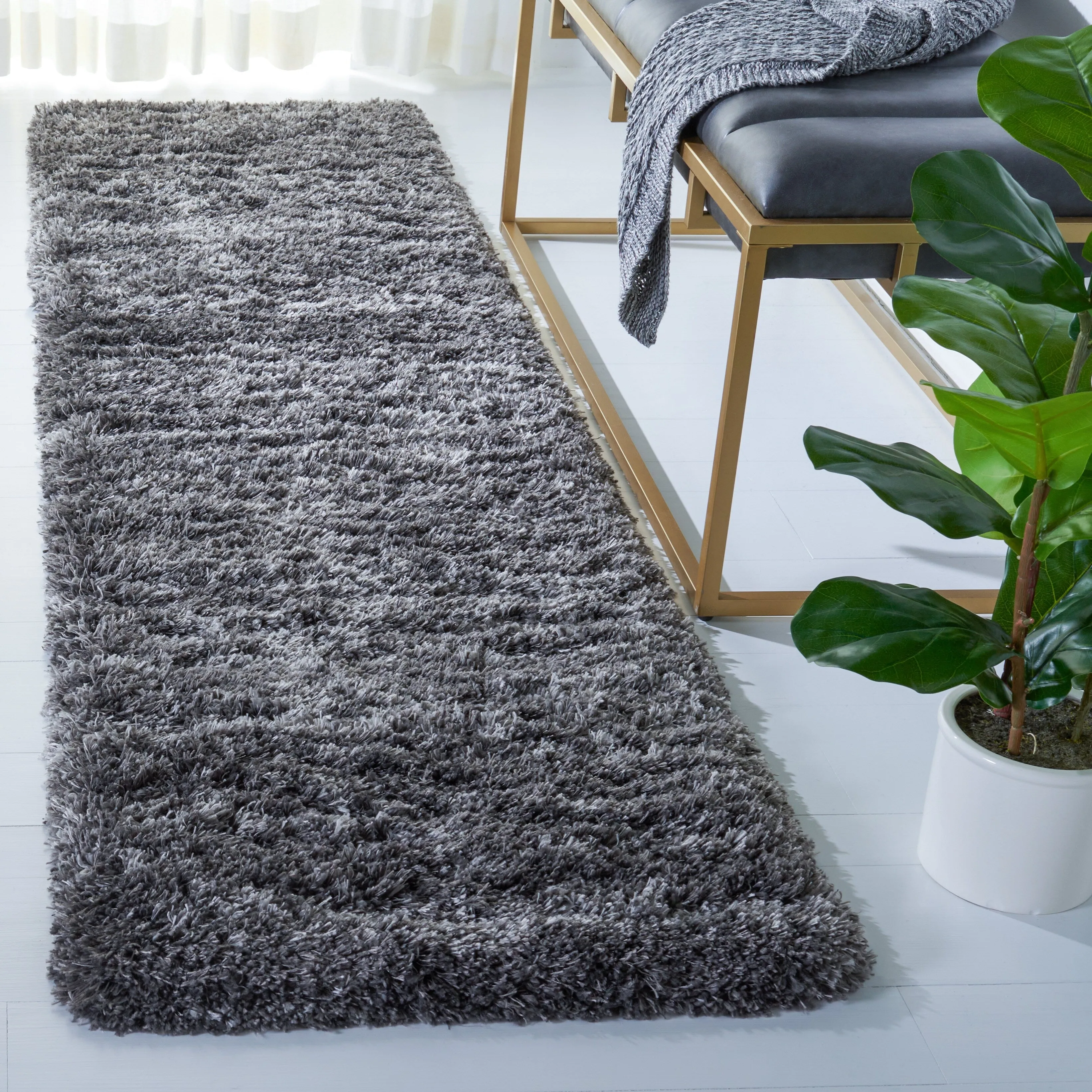 SAFAVIEH Iceland Shag Sabrina 2.6-inch Thick Rug