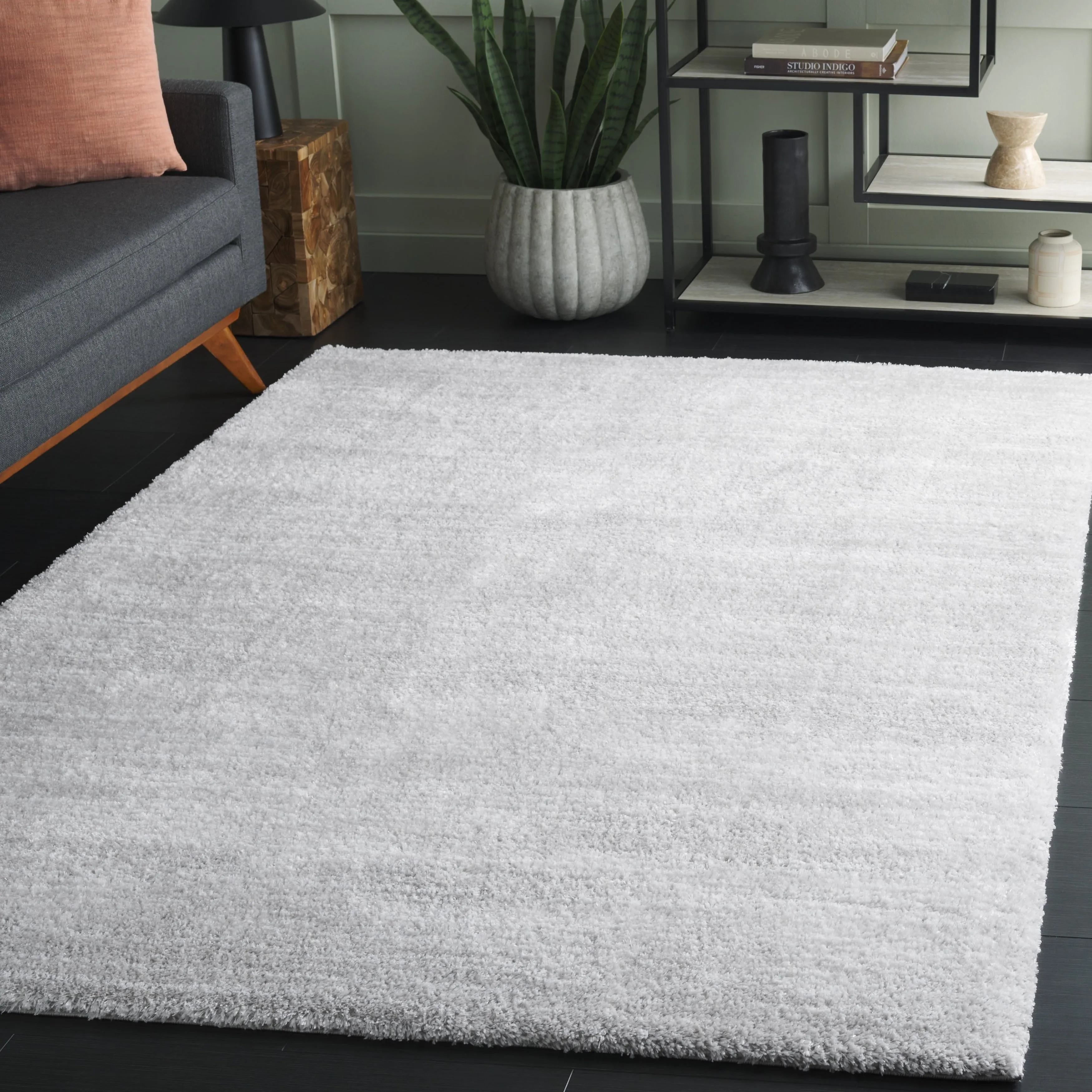 SAFAVIEH Jasmine Renae Glam 1.6-inch Shag Rug