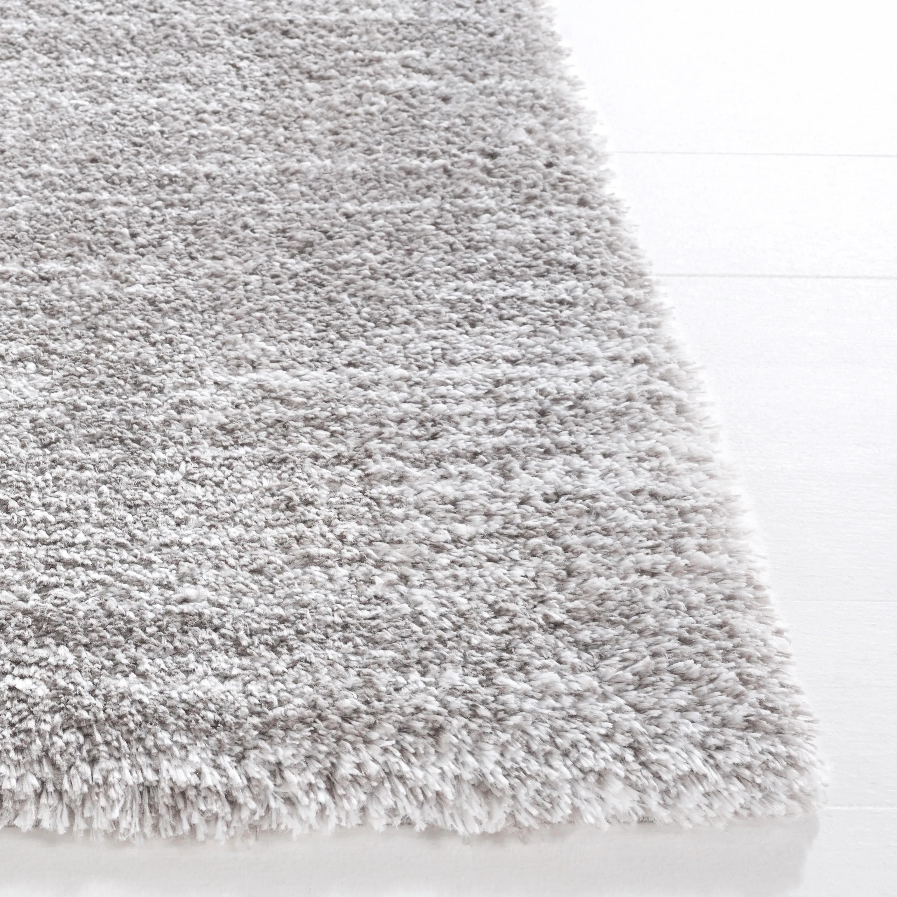 SAFAVIEH Jasmine Renae Glam 1.6-inch Shag Rug