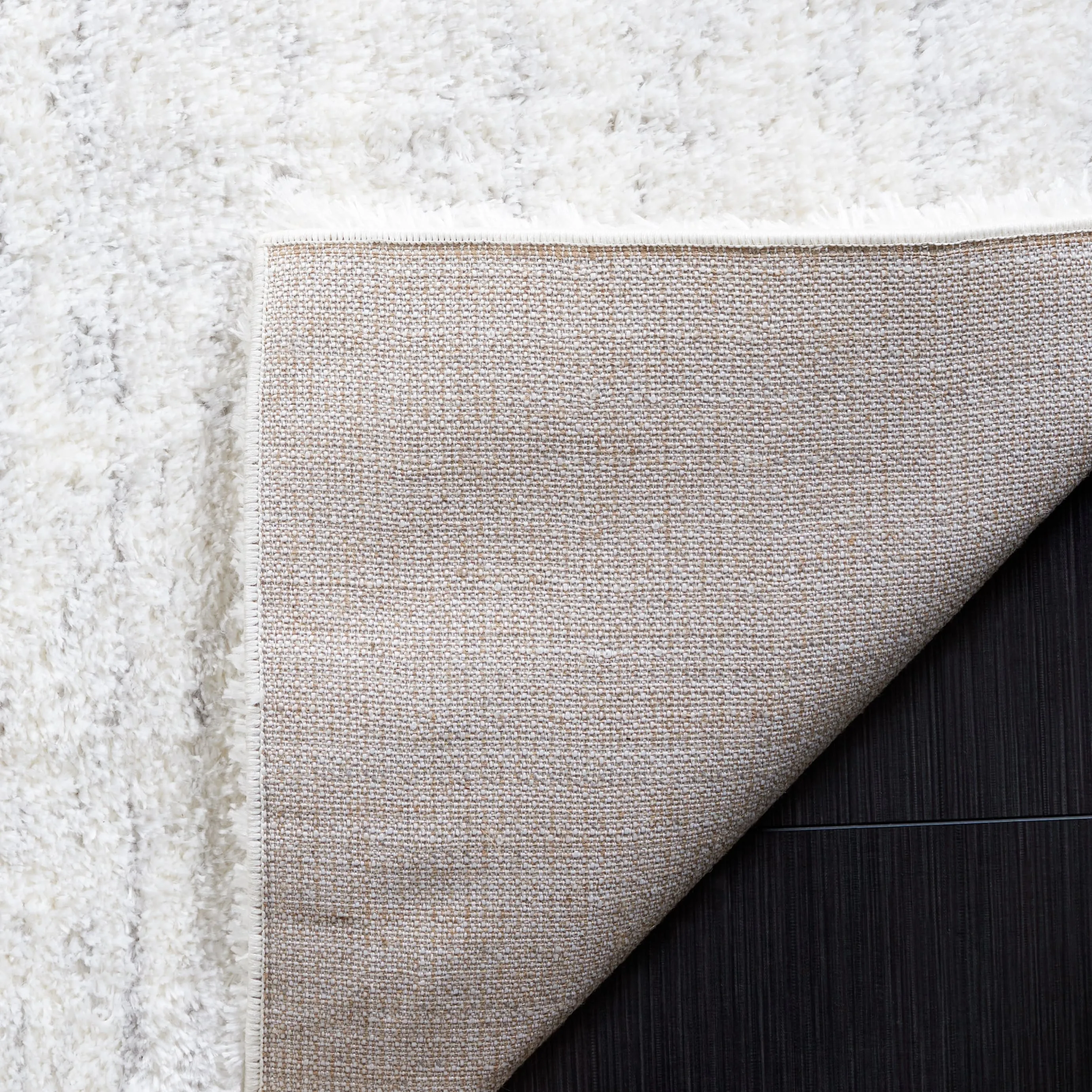 SAFAVIEH Jasmine Renae Glam 1.6-inch Shag Rug