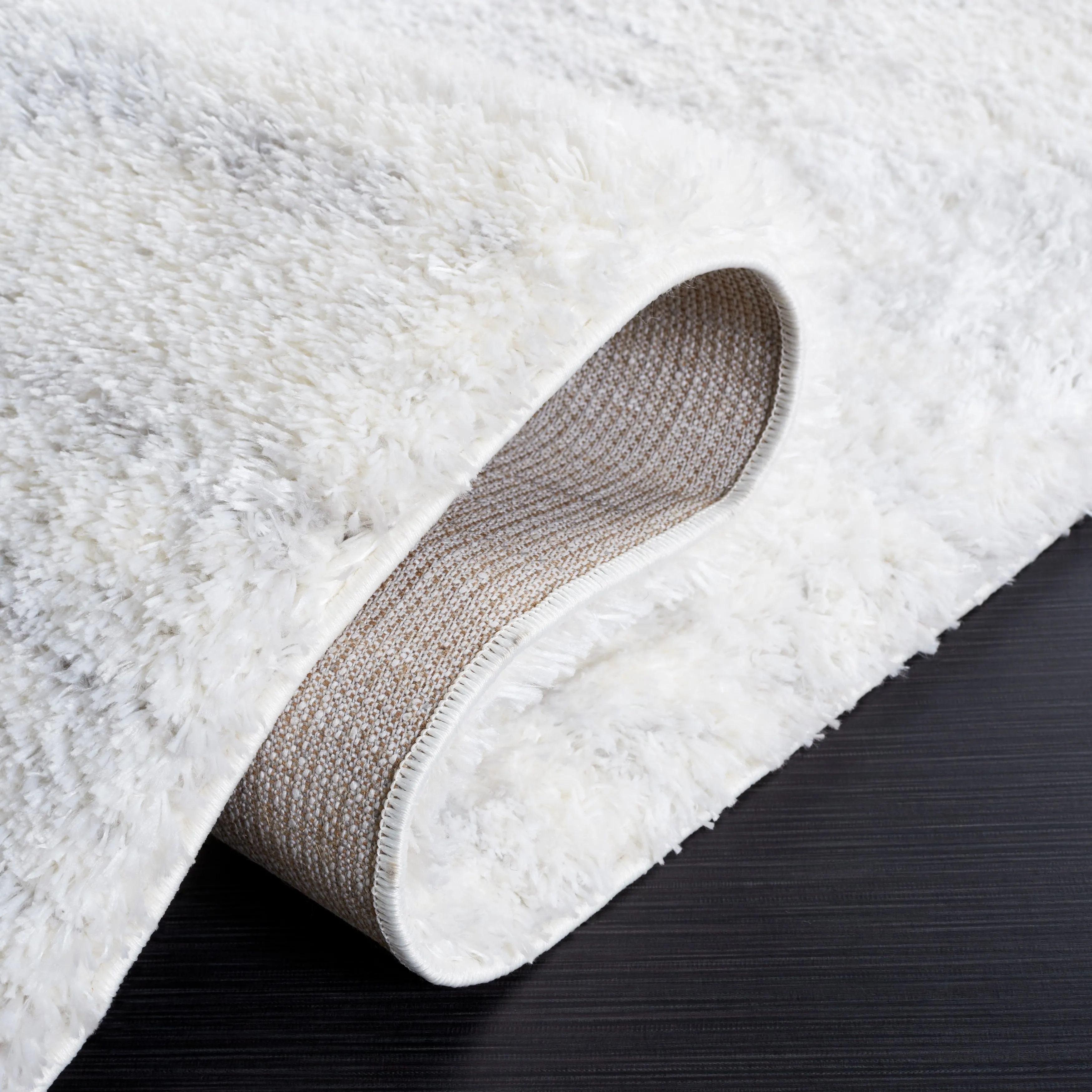 SAFAVIEH Jasmine Renae Glam 1.6-inch Shag Rug