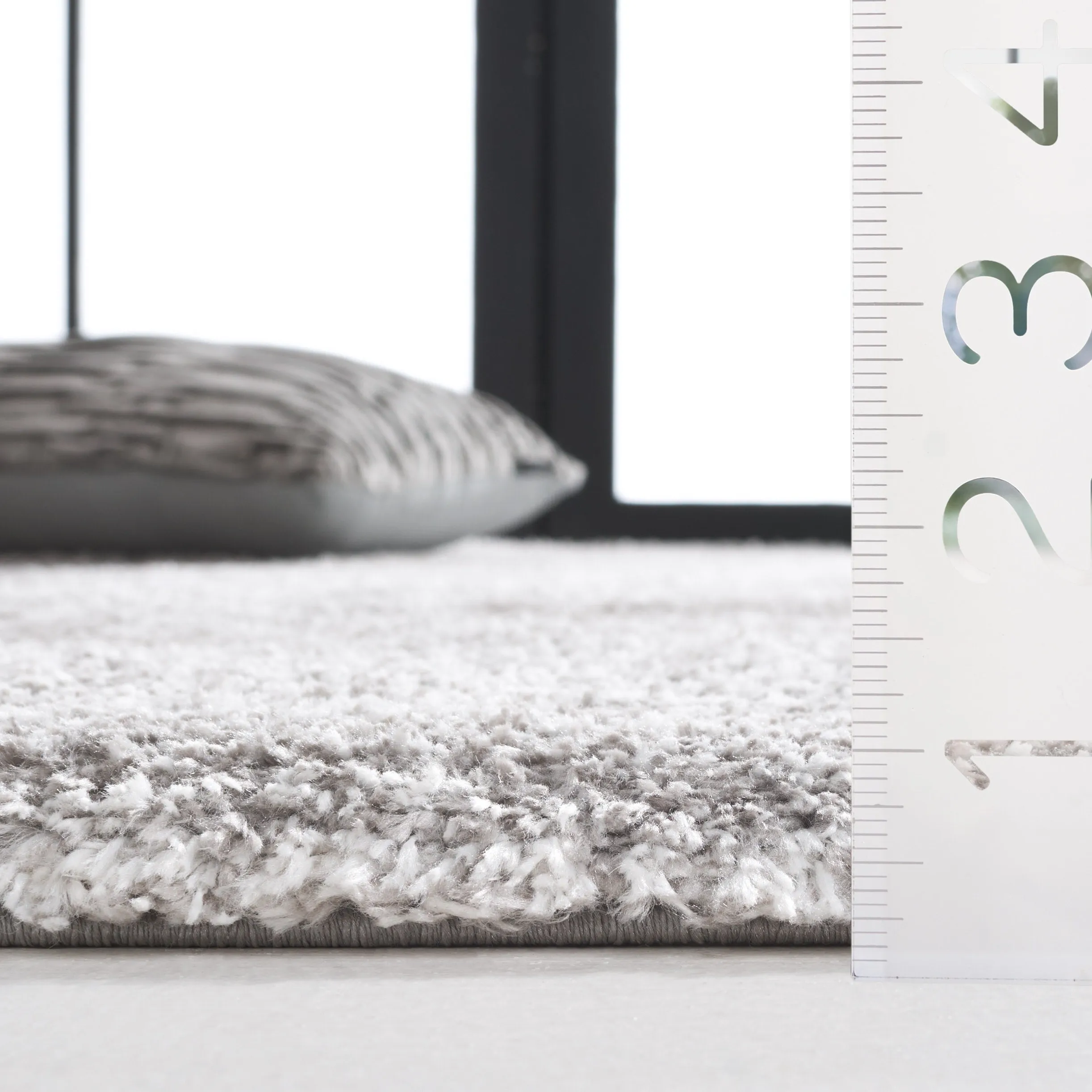 SAFAVIEH Jasmine Renae Glam 1.6-inch Shag Rug
