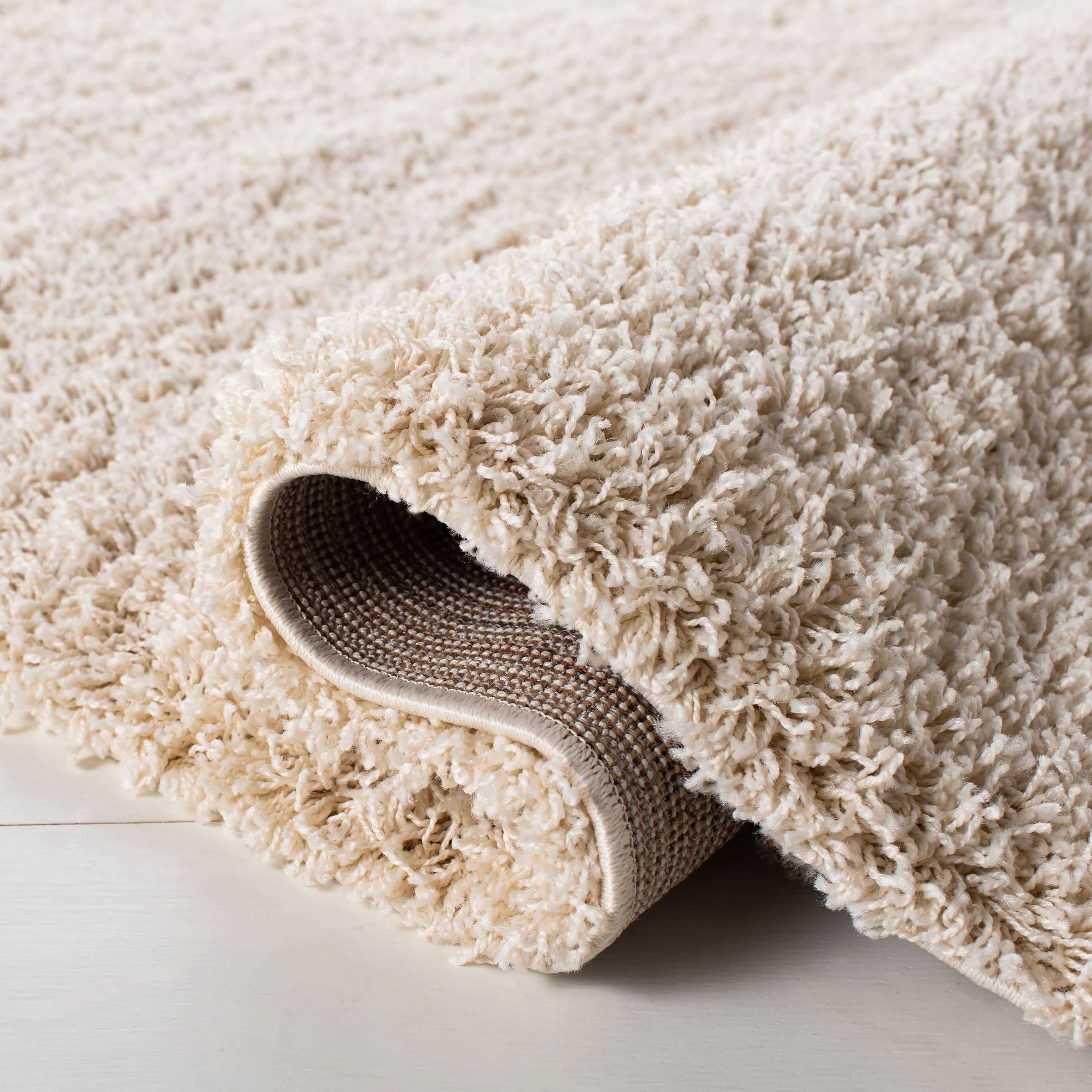 SAFAVIEH Laguna Shag Viroana Solid 2-inch Thick Rug