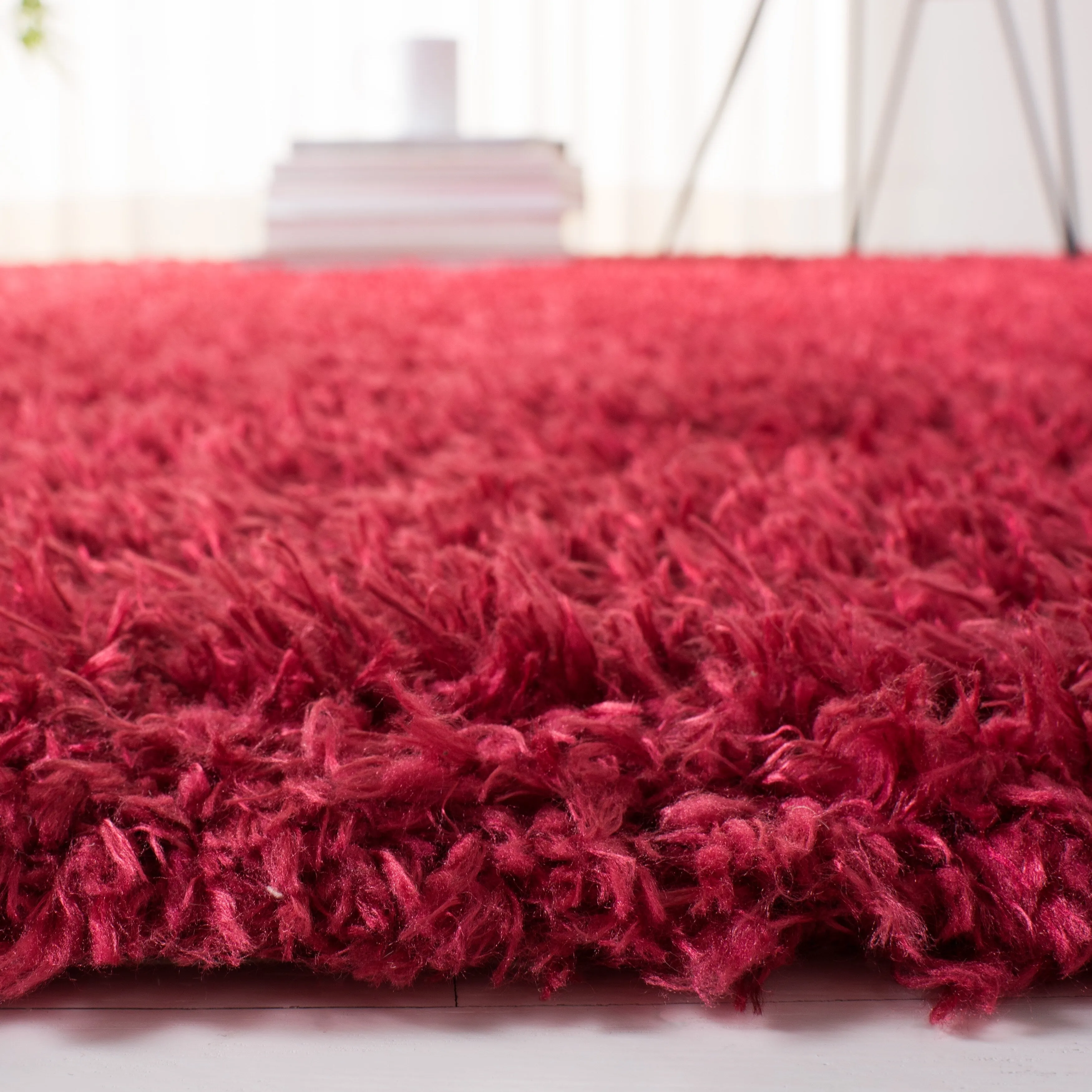 SAFAVIEH Madrid Shag Soledad Solid 2-inch Thick Rug