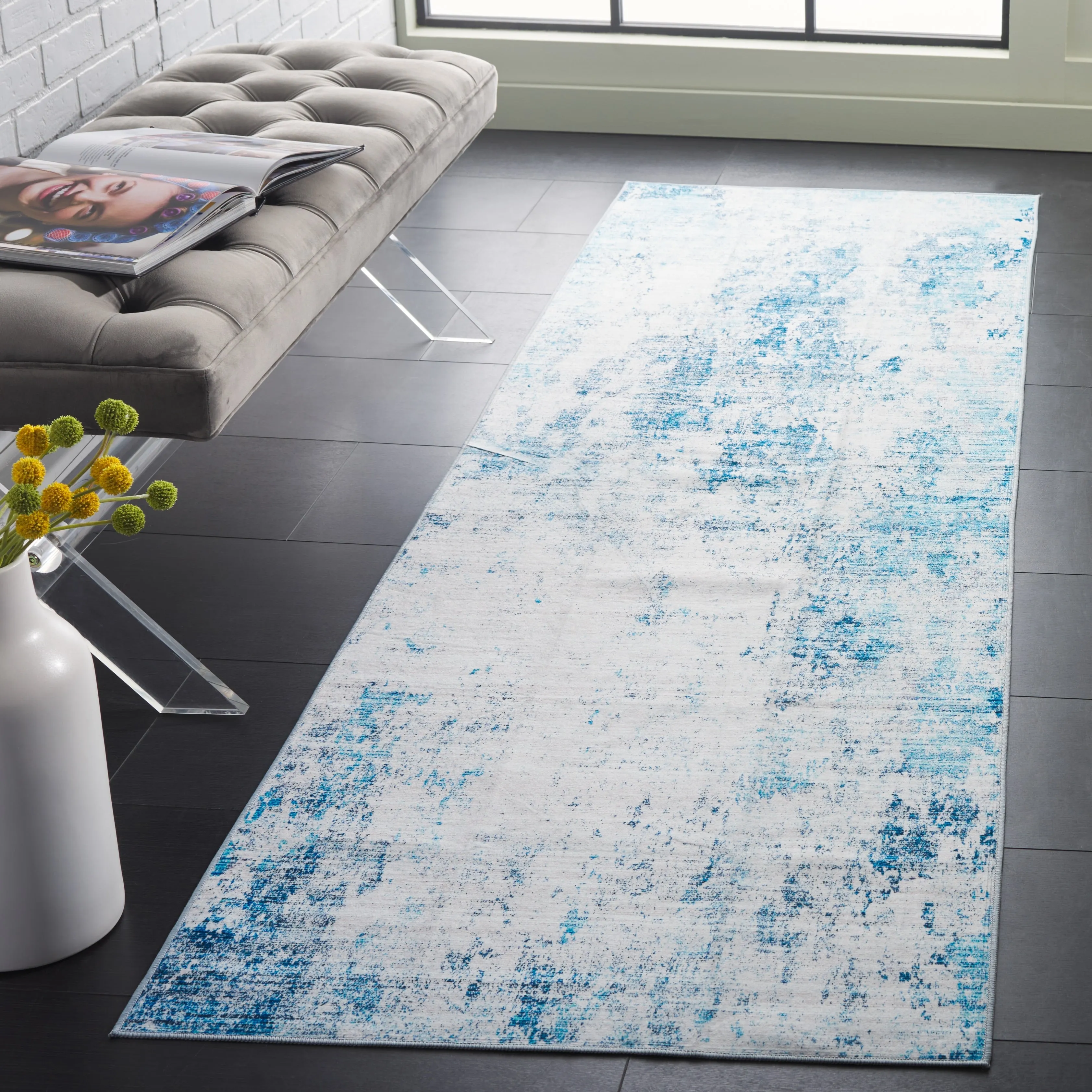 SAFAVIEH Malibu Aldona Modern & Contemporary Rug