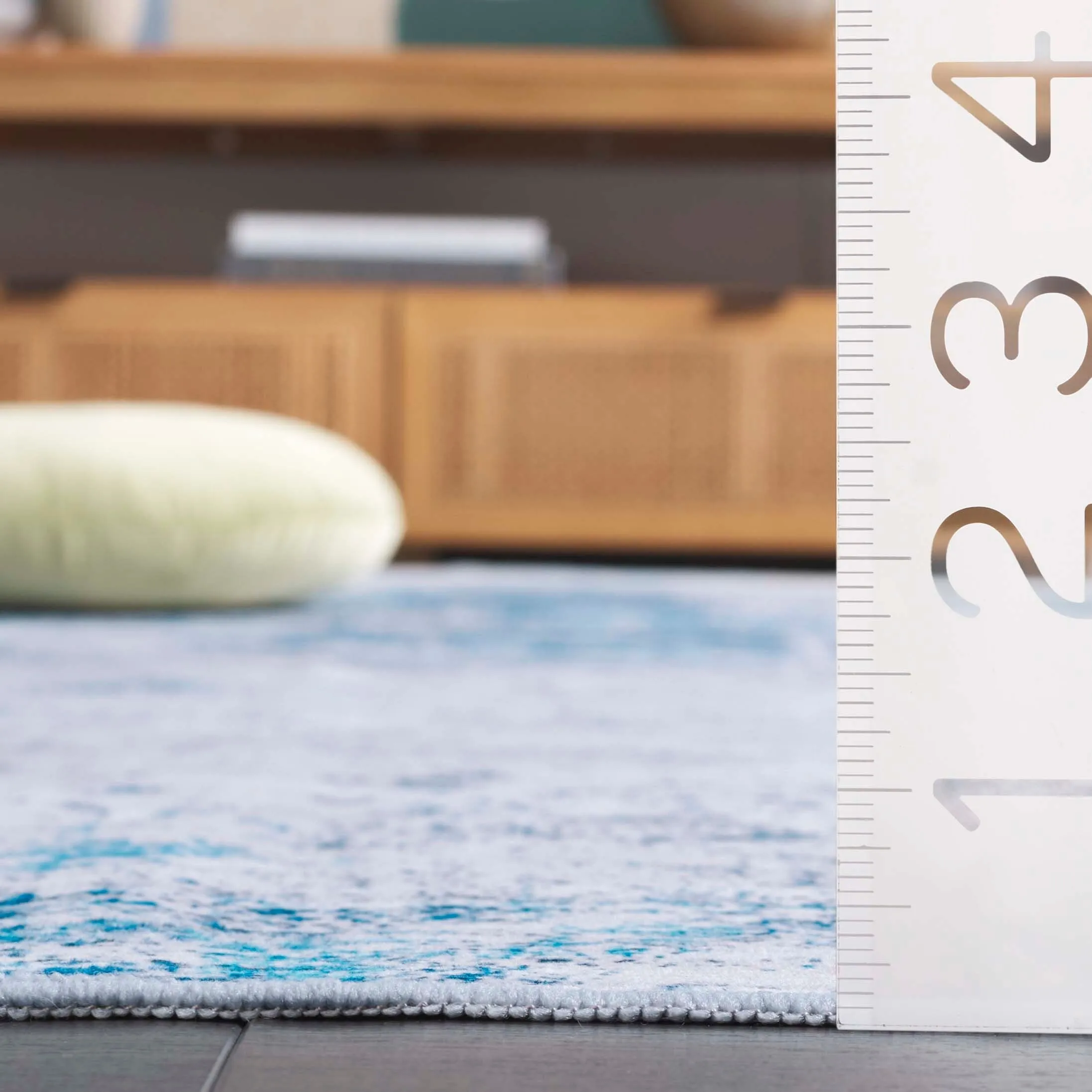 SAFAVIEH Malibu Aldona Modern & Contemporary Rug
