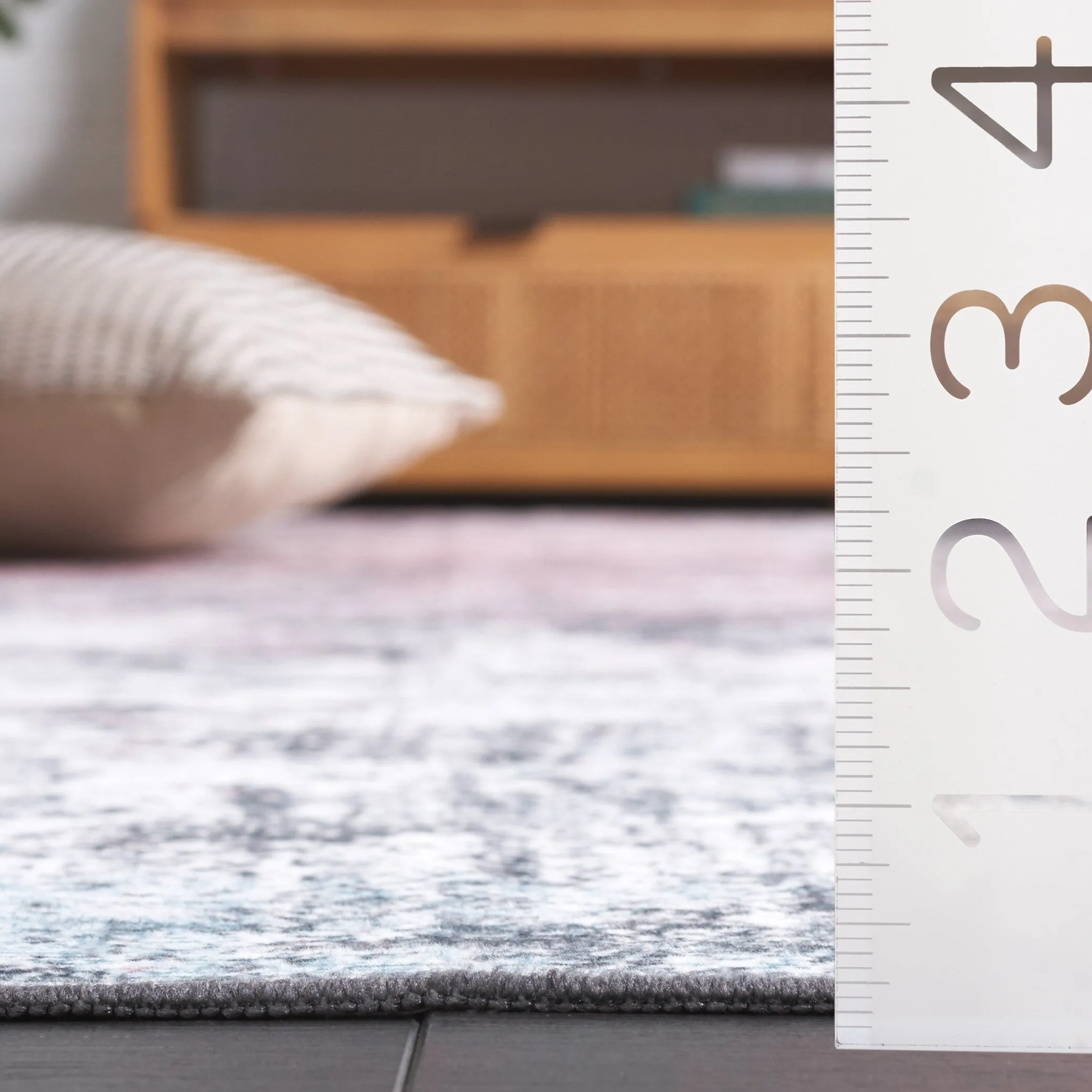 SAFAVIEH Malibu Aldona Modern & Contemporary Rug