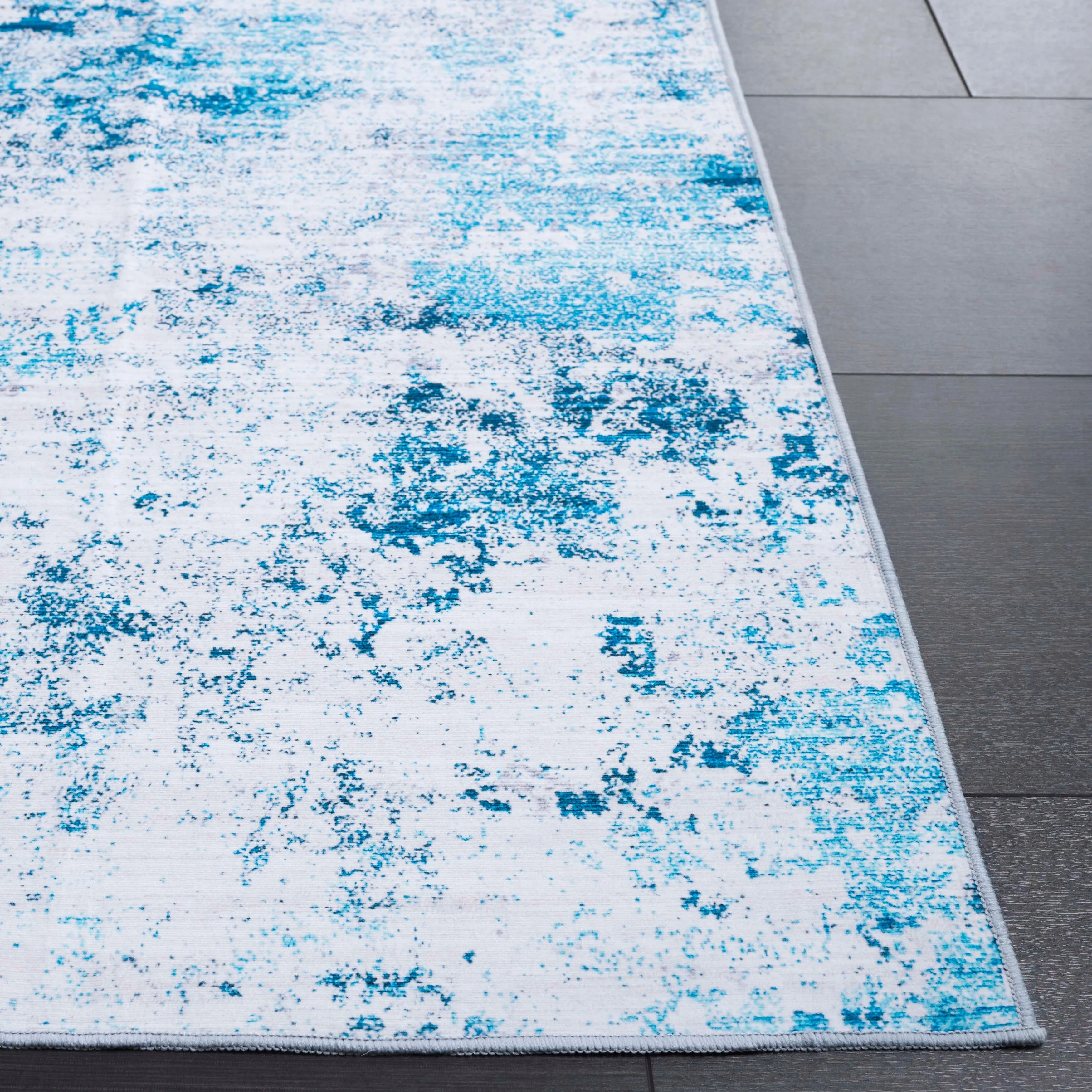 SAFAVIEH Malibu Aldona Modern & Contemporary Rug