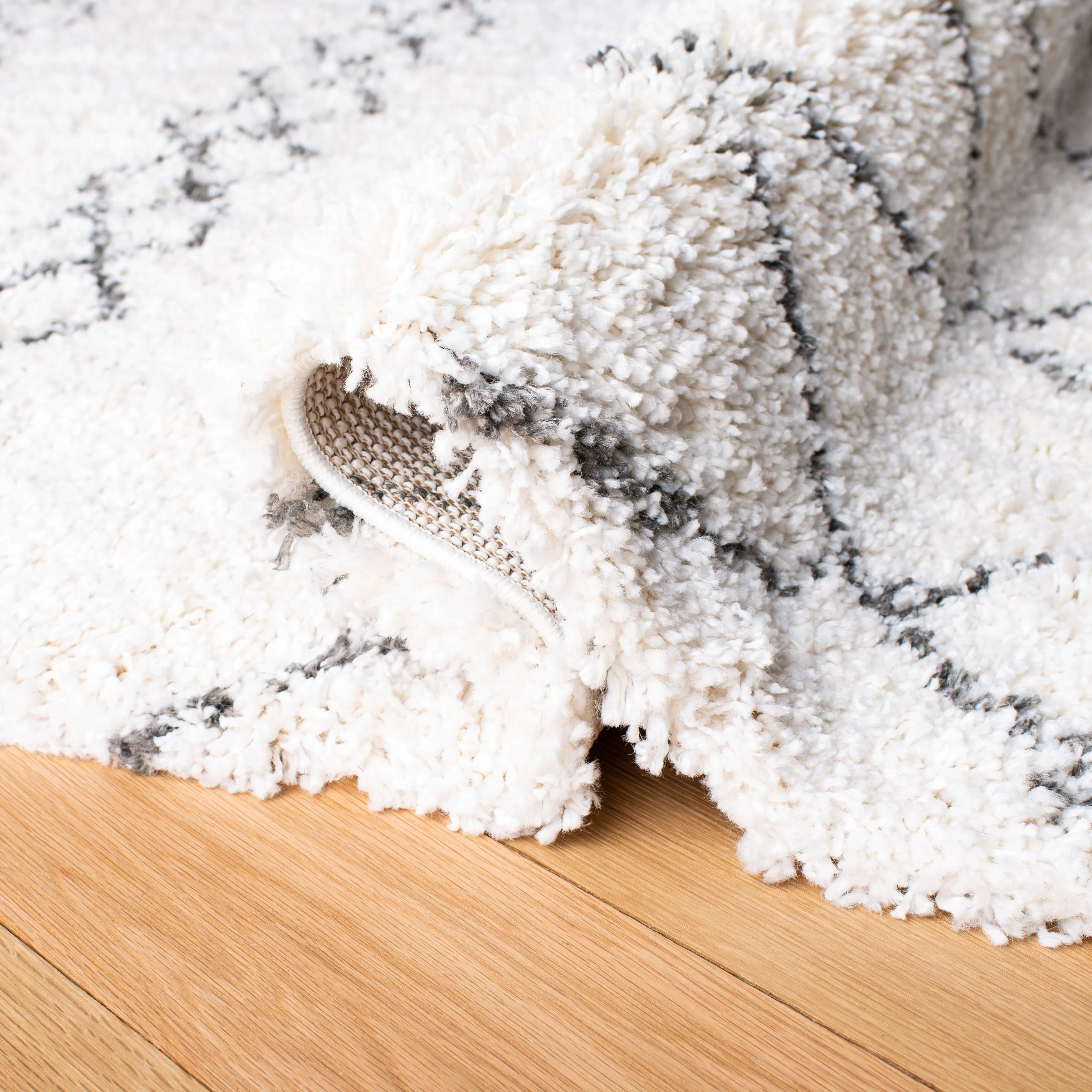 SAFAVIEH Moroccan Fringe Shag Lucyna 2-inch Thick Rug - Ivory/Grey - 8' x 10'