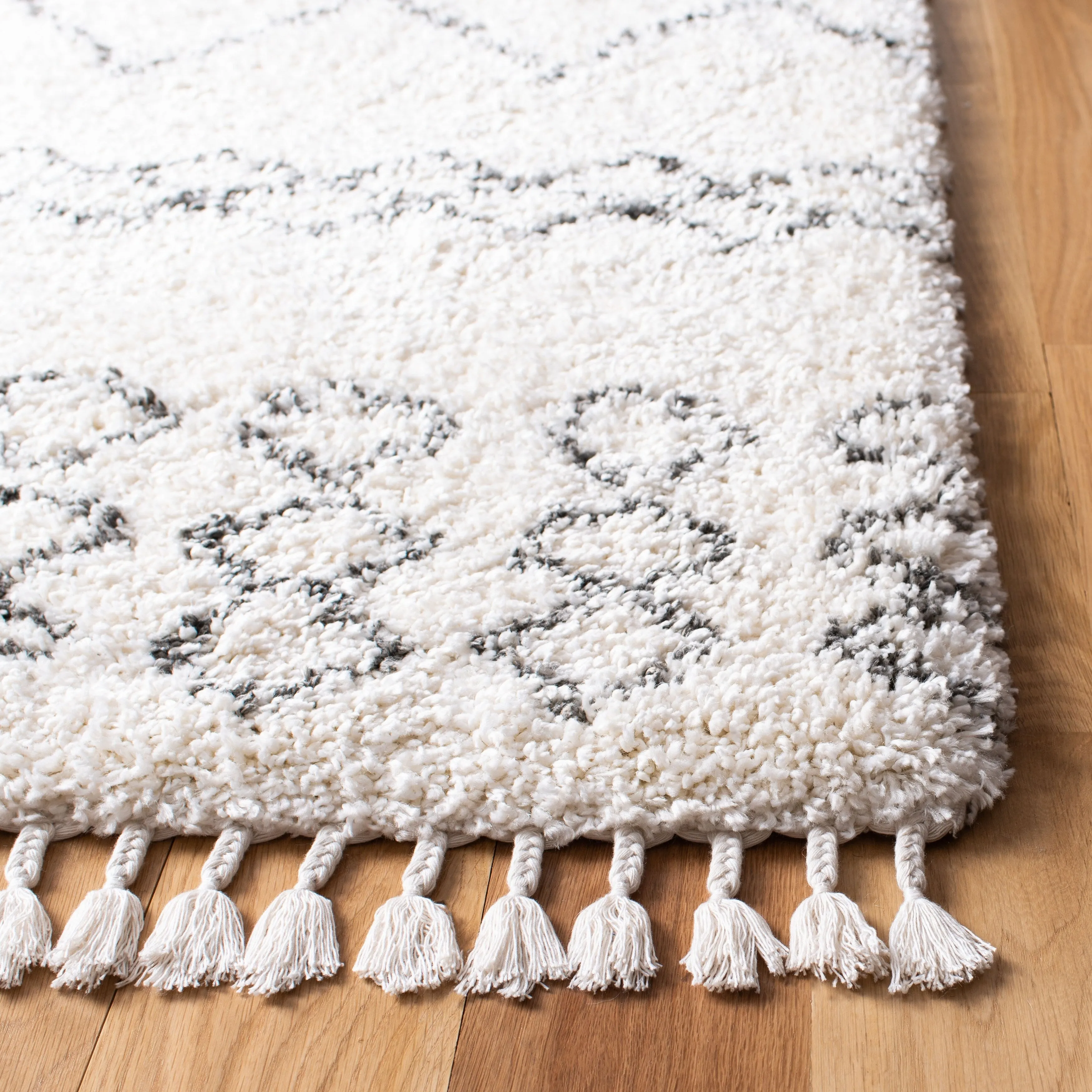 SAFAVIEH Moroccan Fringe Shag Lucyna 2-inch Thick Rug - Ivory/Grey - 8' x 10'
