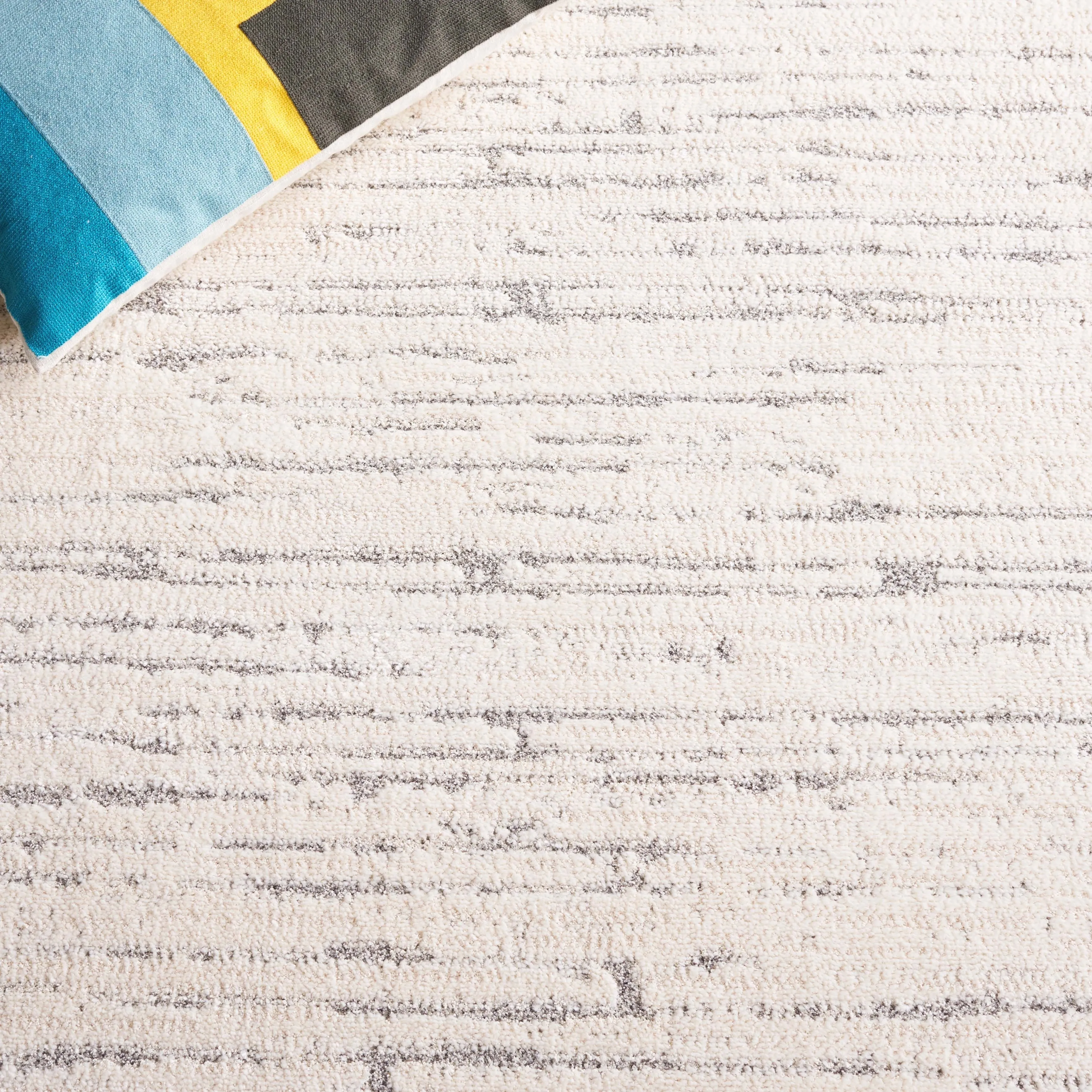 SAFAVIEH Neptune Filomena Contemporary Rug
