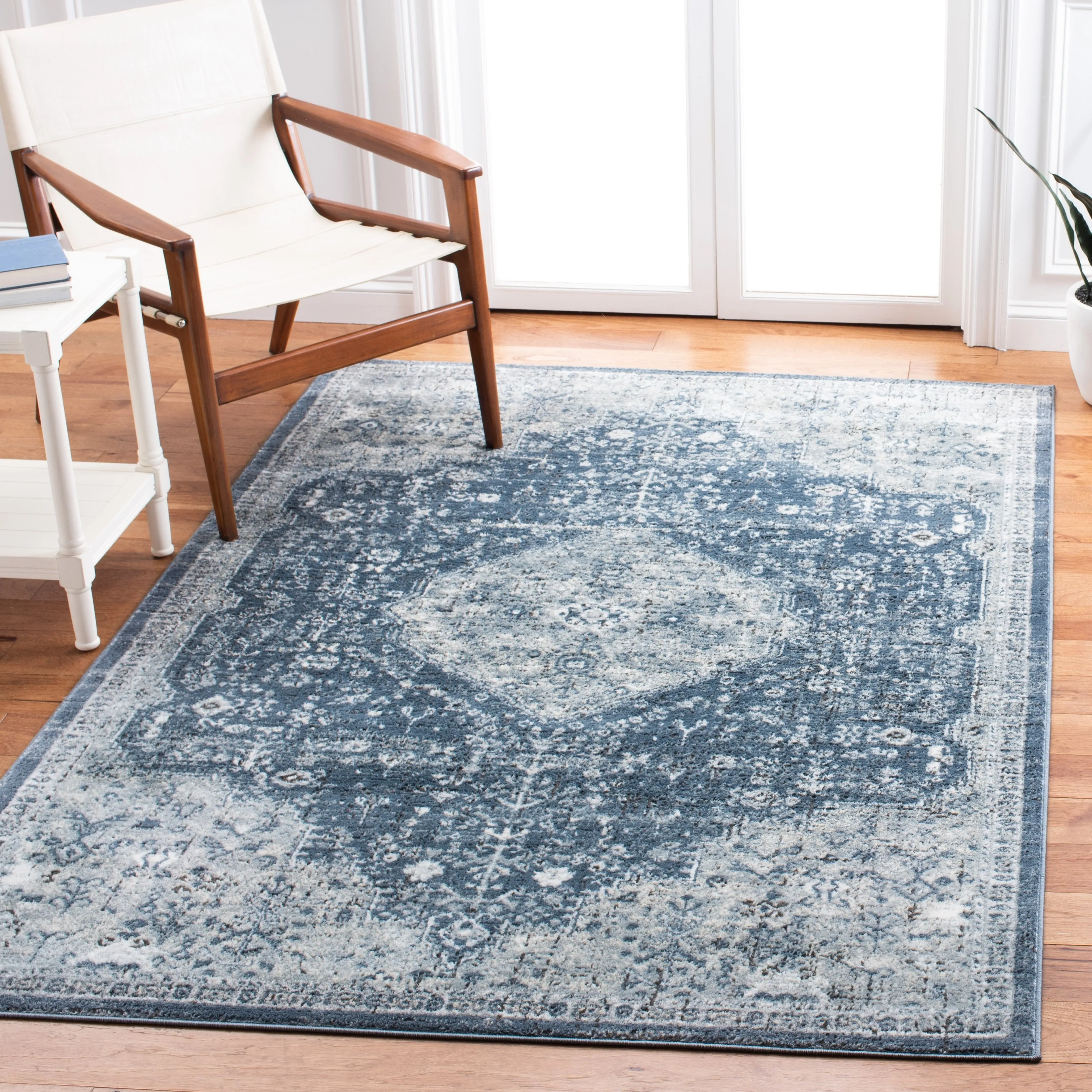SAFAVIEH Oregon Hildegarde Traditional Oriental Navy/Ivory Rug