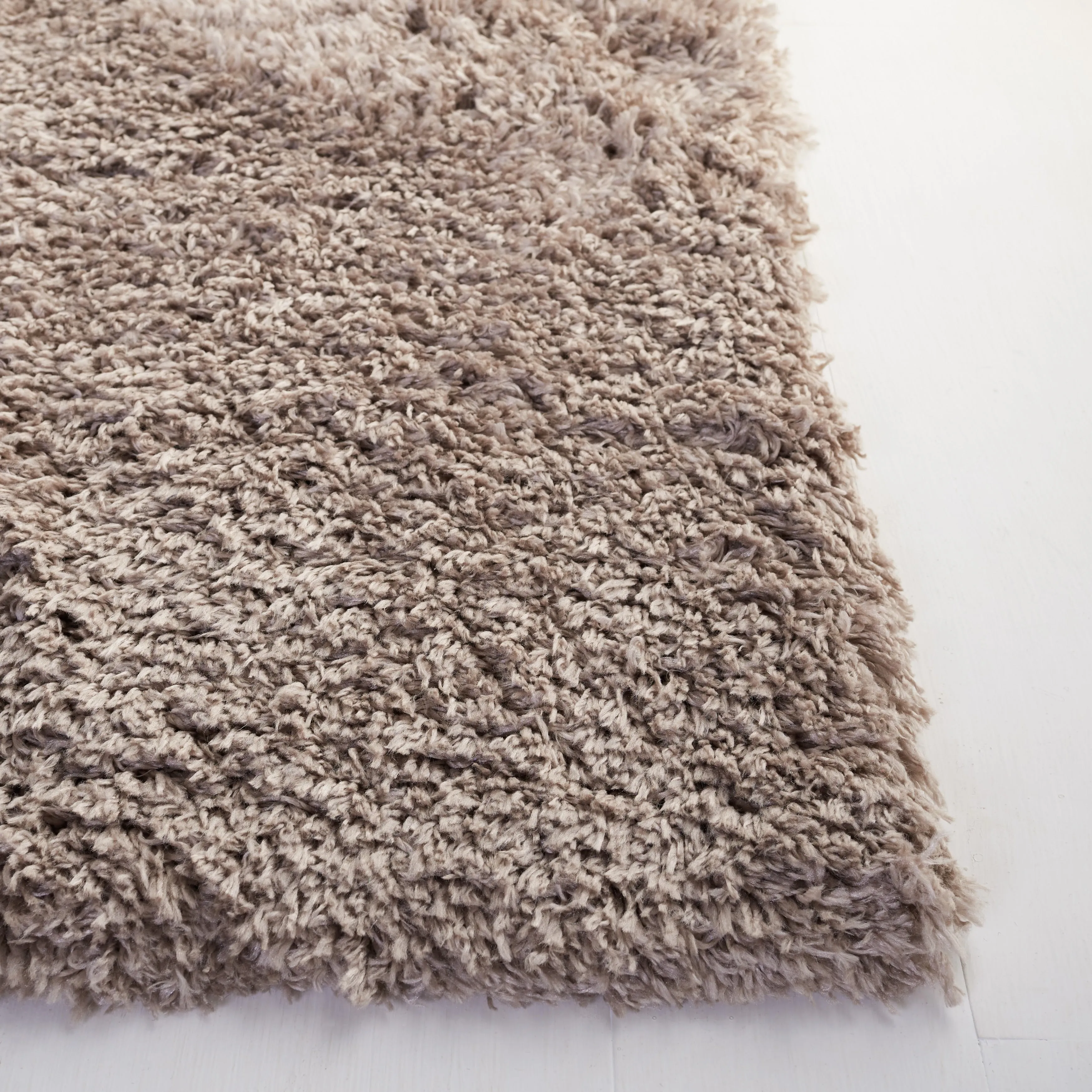 SAFAVIEH Polar Shag Alabama Glam Solid 3-inch Extra Thick