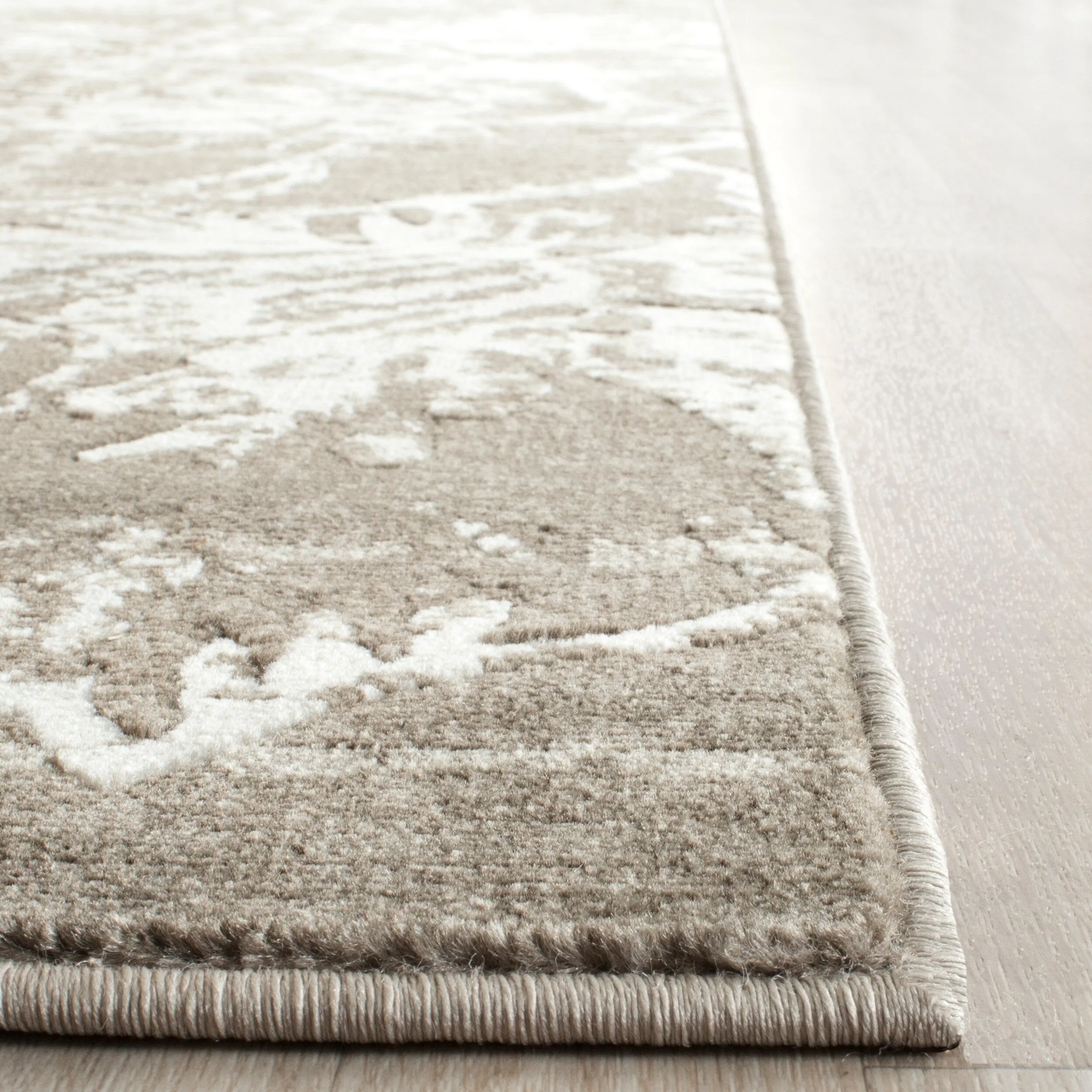 SAFAVIEH Porcello Jo Abstract Floral Area Rug
