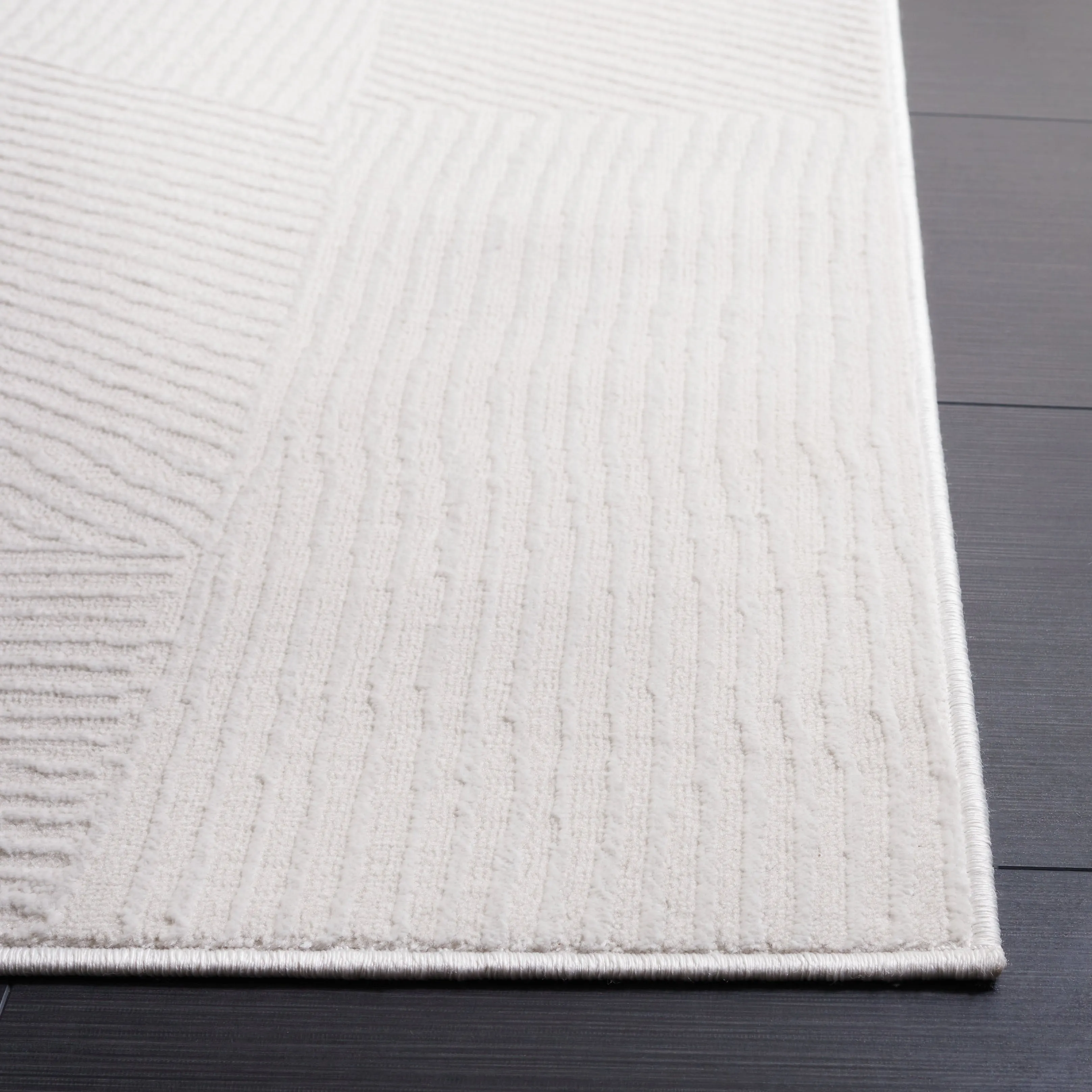 SAFAVIEH Saylor Gerarde Modern Geometric Rug