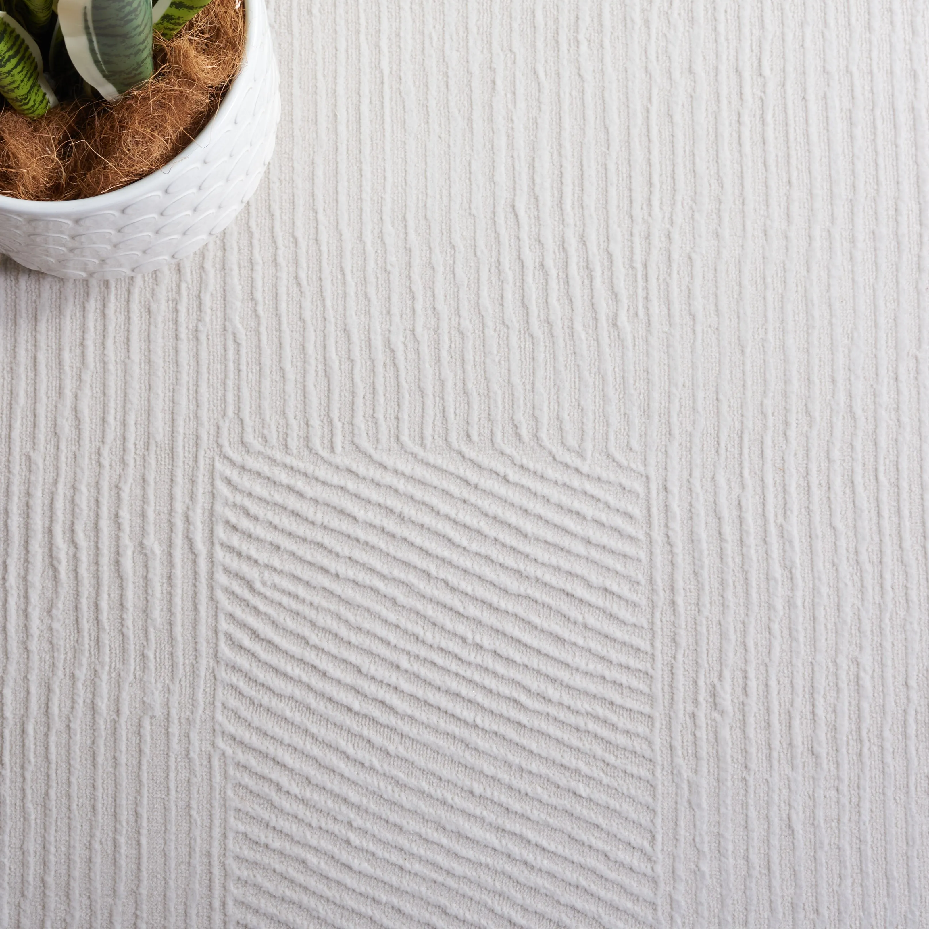 SAFAVIEH Saylor Gerarde Modern Geometric Rug