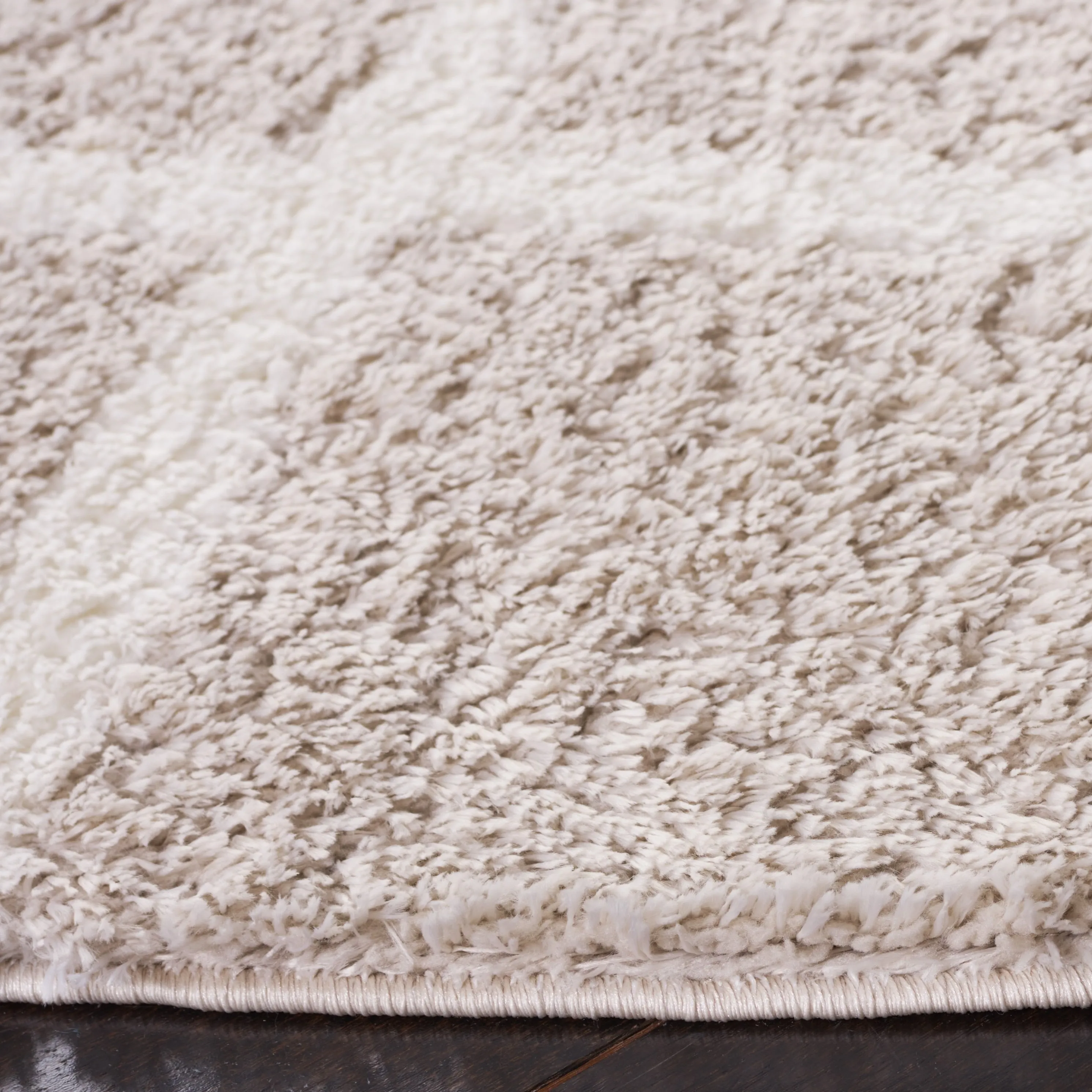 SAFAVIEH Tahoe Shag Emilia Trellis 1.2-inch Thick Rug