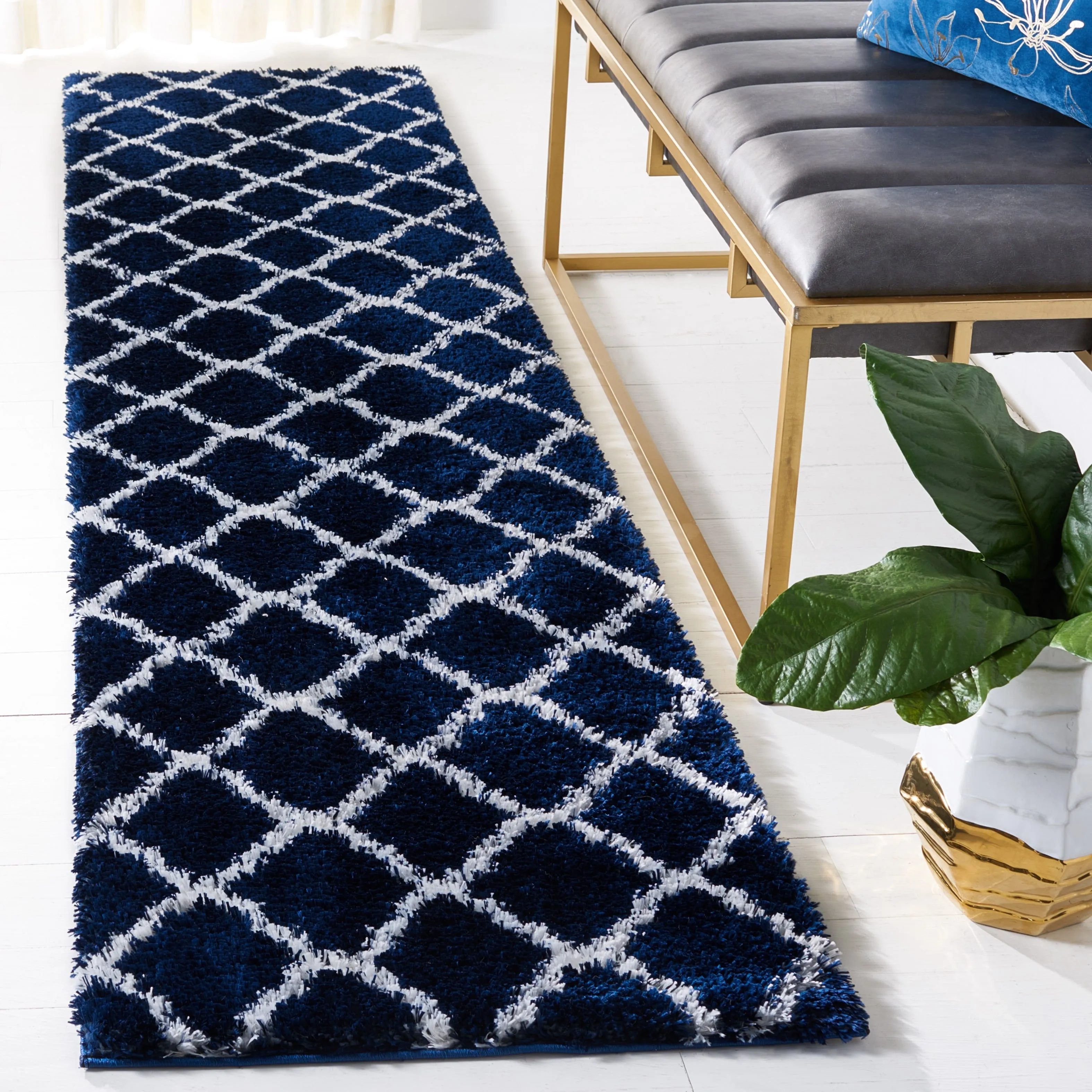 SAFAVIEH Tahoe Shag Etha Trellis 1.2-inch Thick Rug