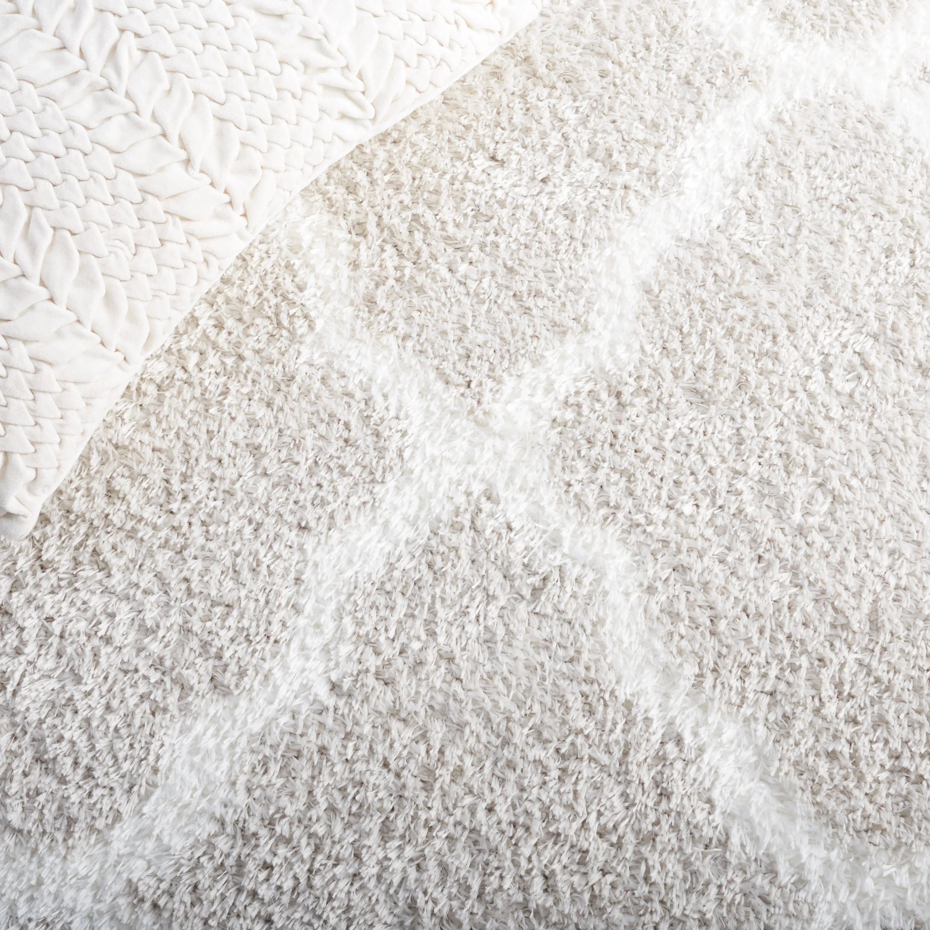 SAFAVIEH Tahoe Shag Etha Trellis 1.2-inch Thick Rug
