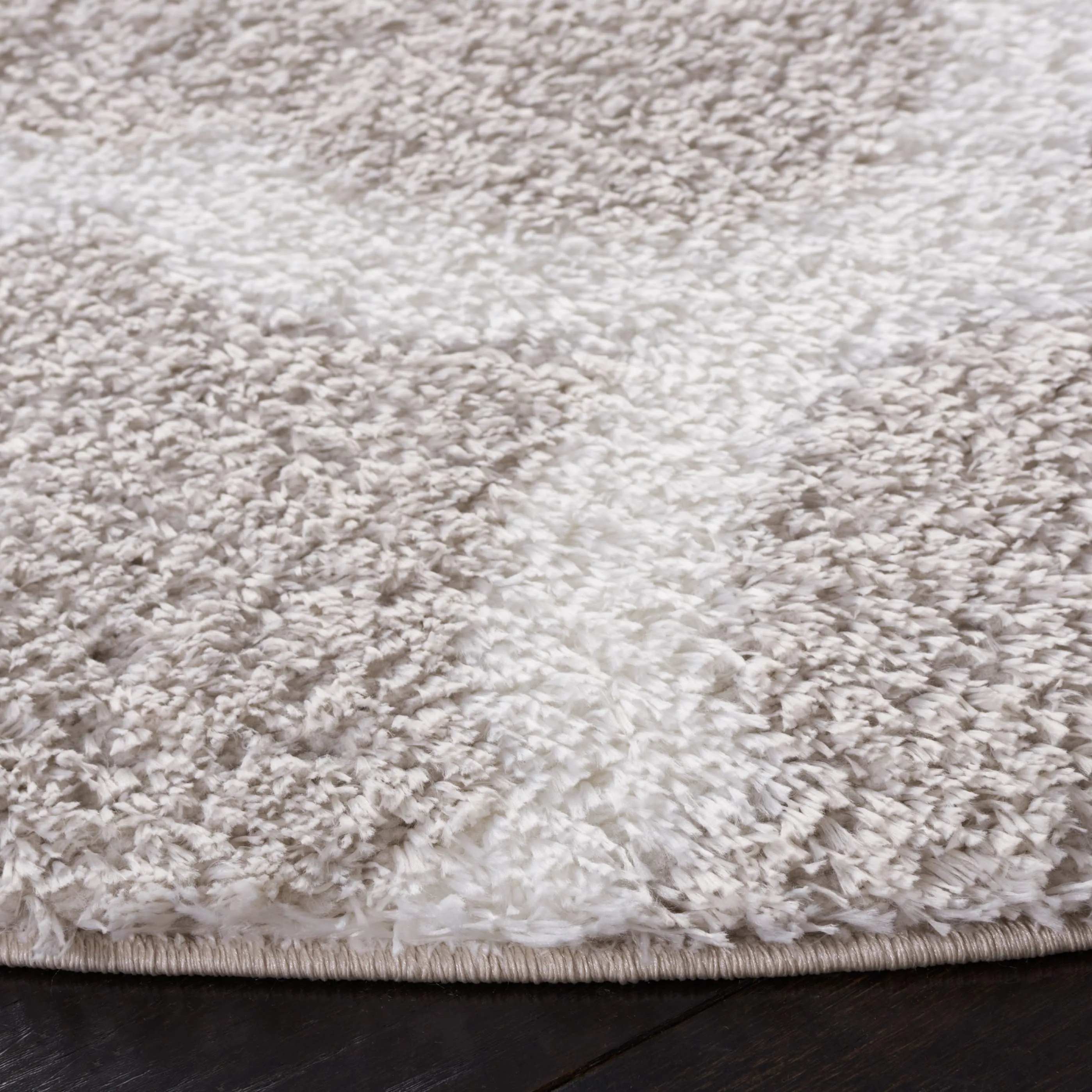 SAFAVIEH Tahoe Shag Etha Trellis 1.2-inch Thick Rug