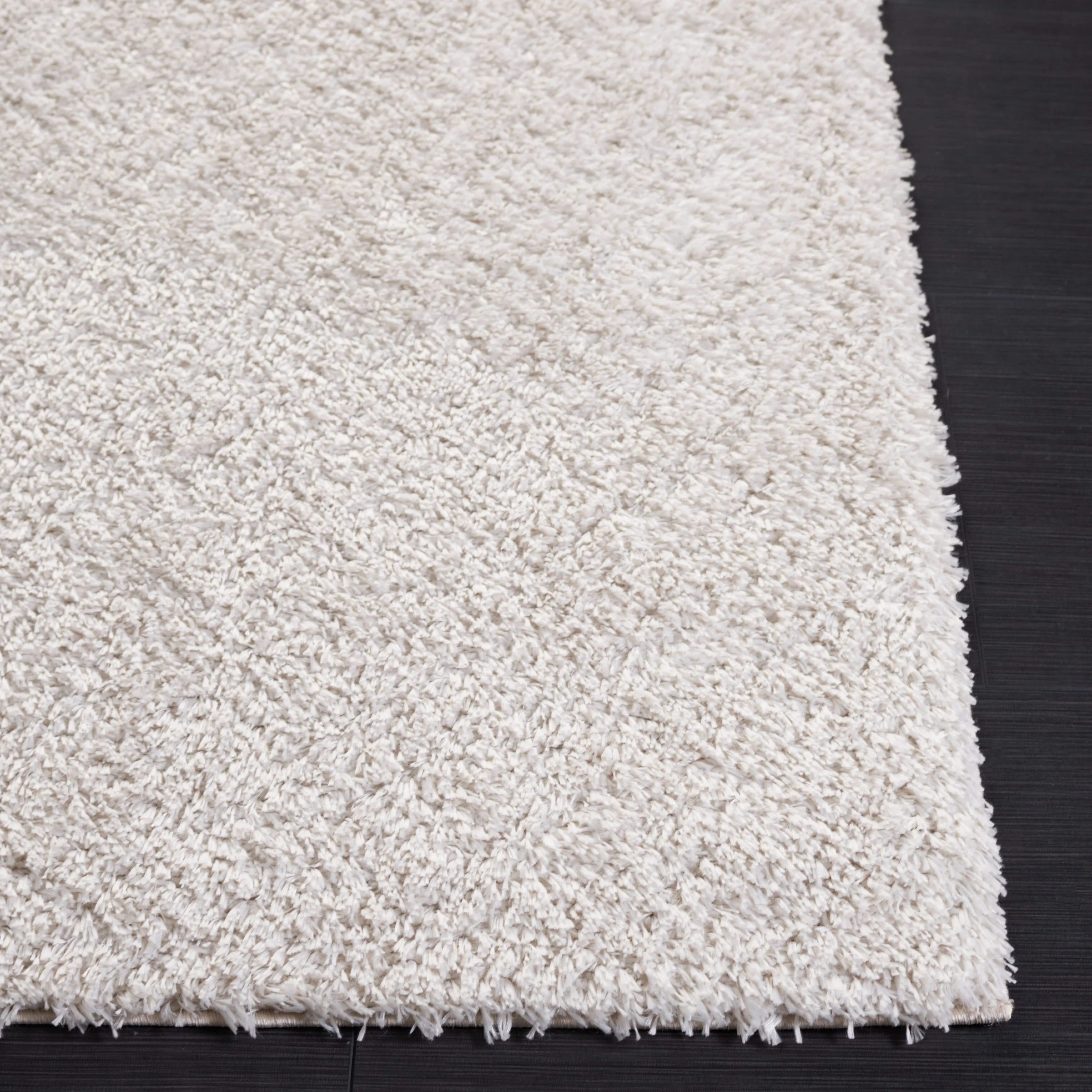 SAFAVIEH Tahoe Shag Indiana Solid 1.2-inch Thick Rug
