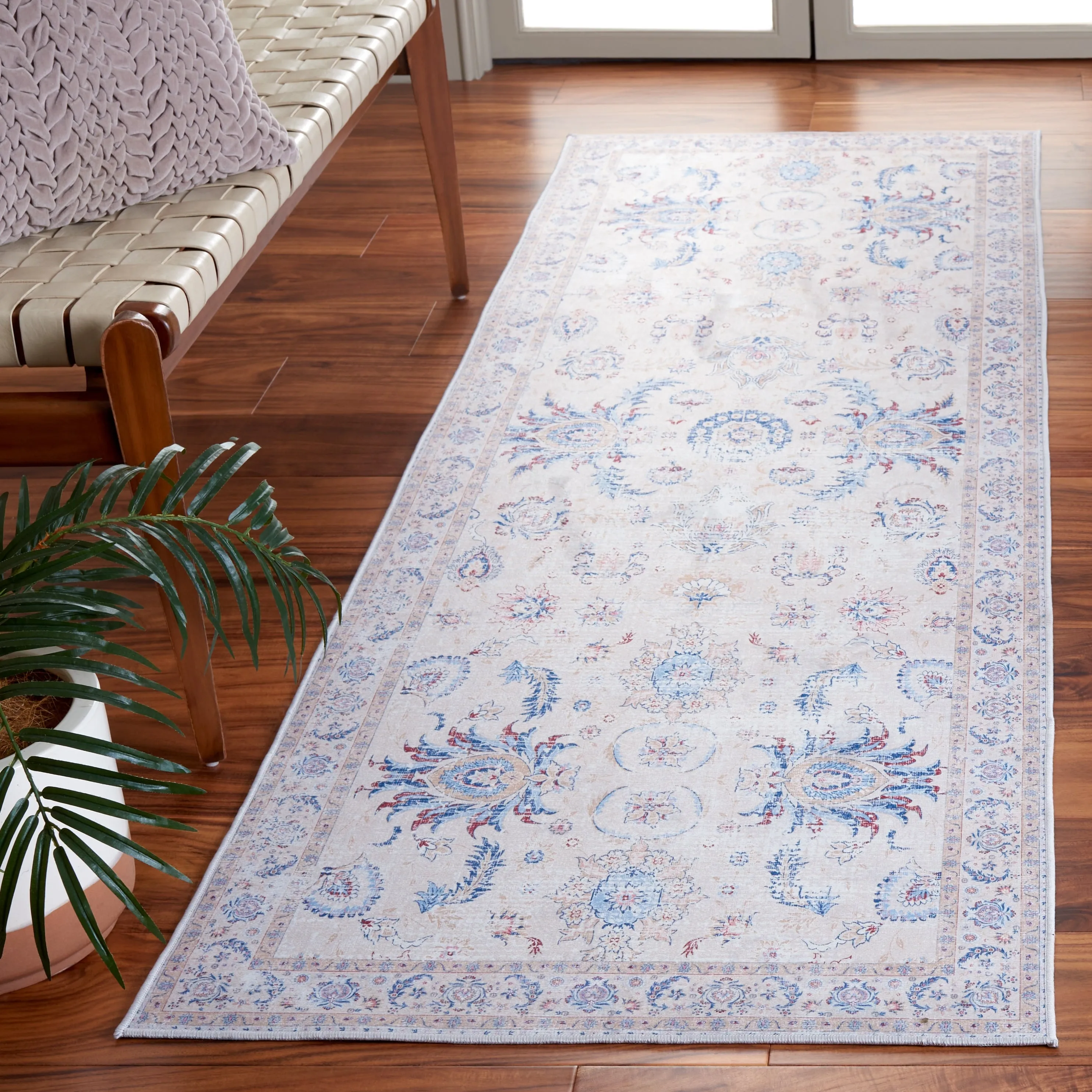 SAFAVIEH Tucson Wanda Transitional Machine Washable Rug