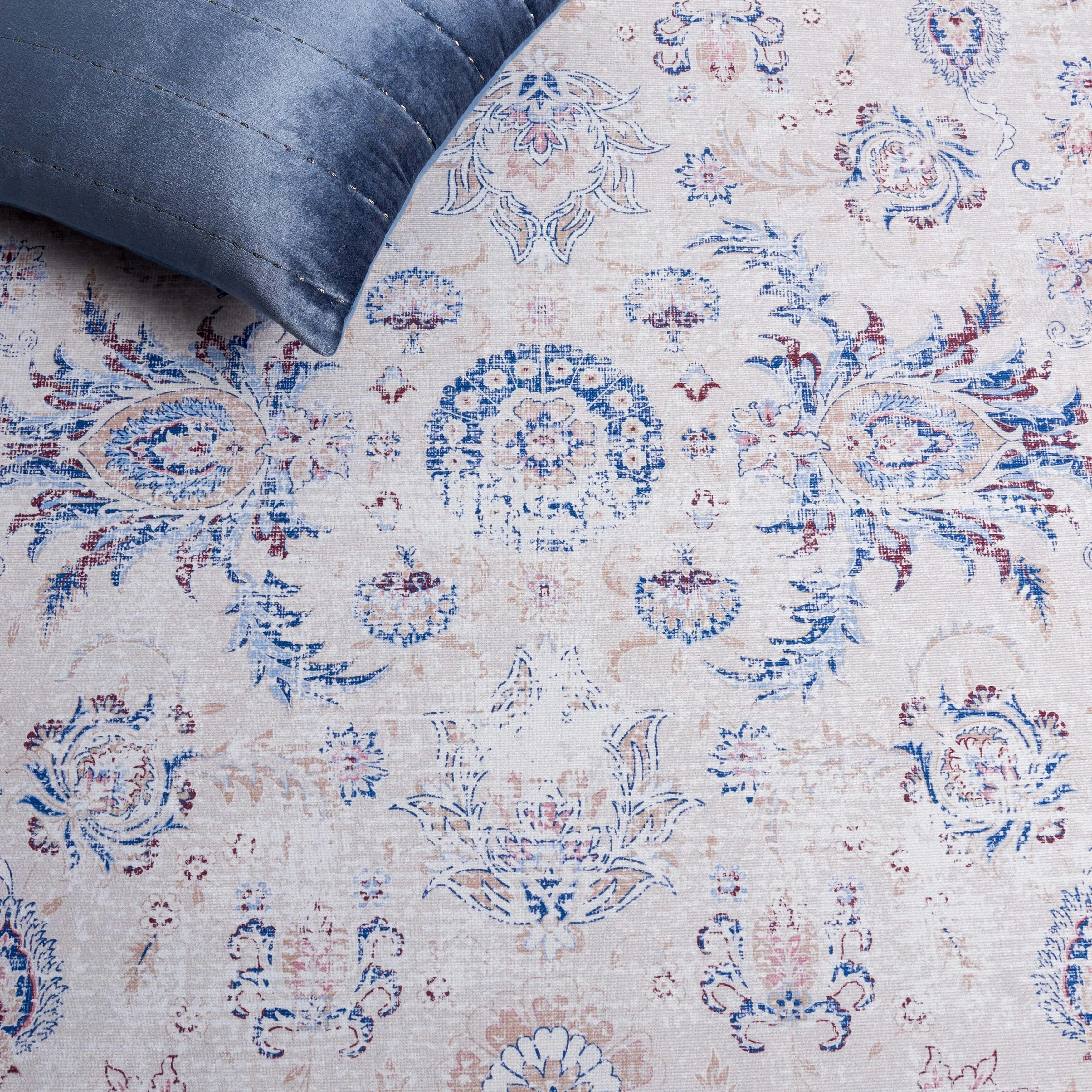 SAFAVIEH Tucson Wanda Transitional Machine Washable Rug