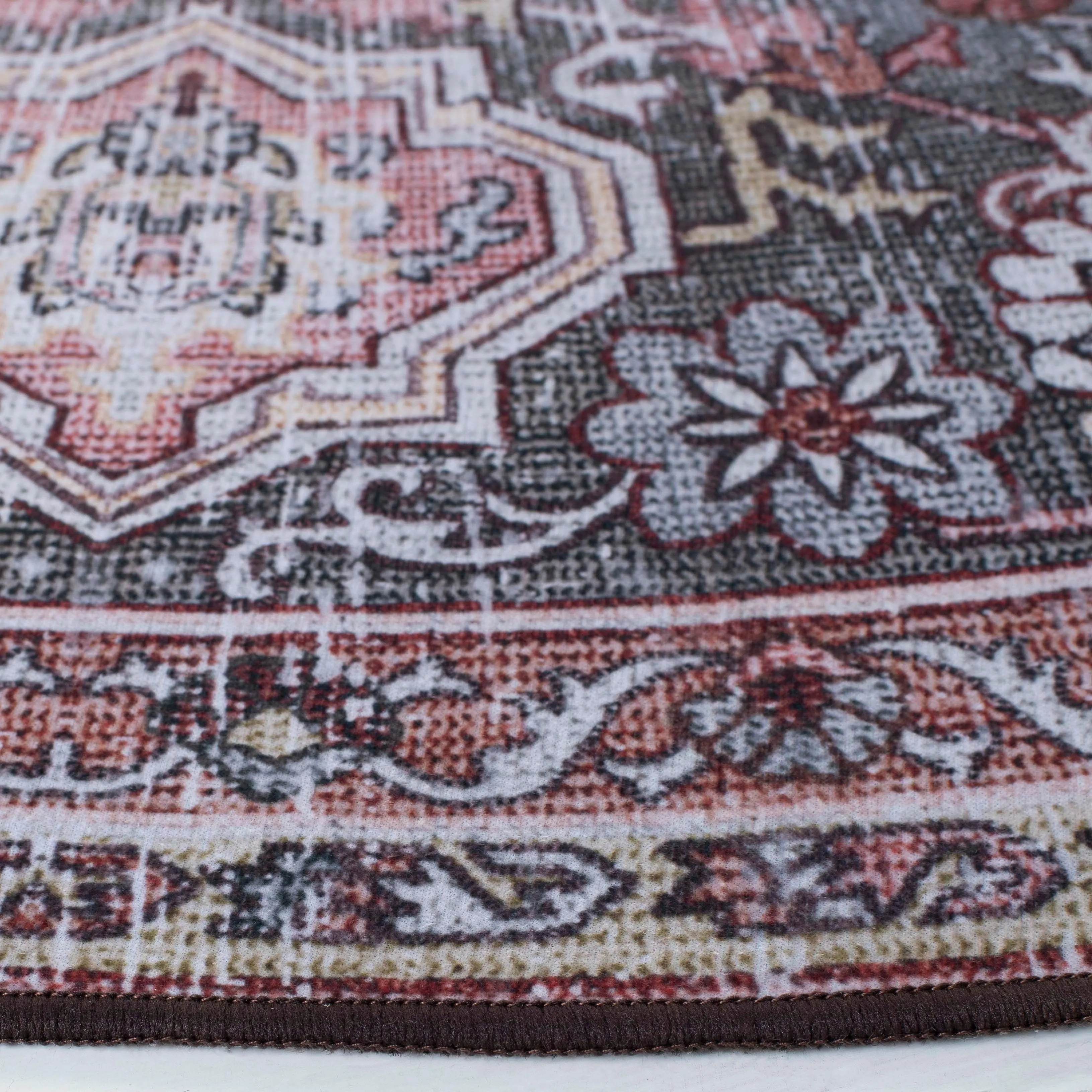 SAFAVIEH Tucson Wanda Transitional Machine Washable Rug