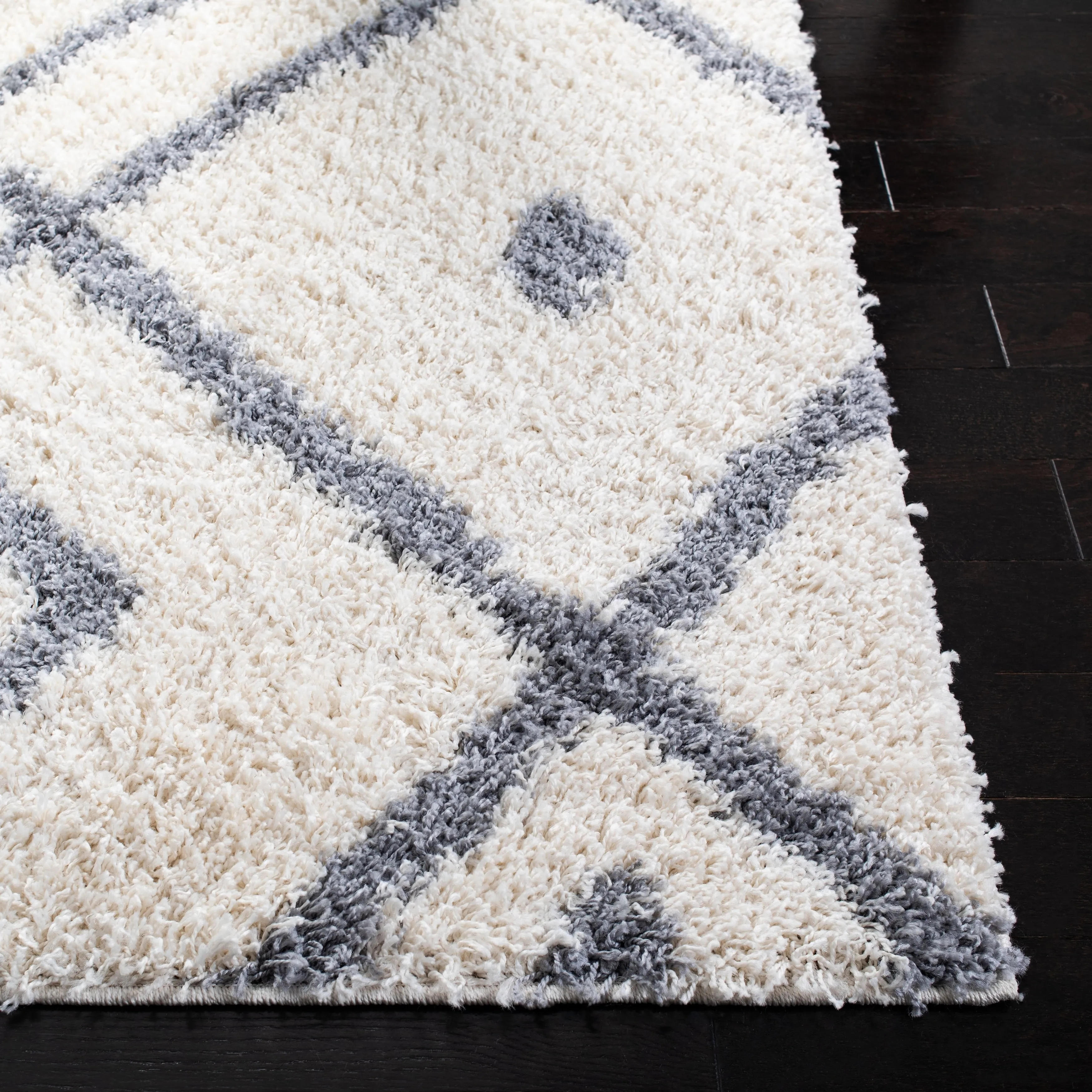 SAFAVIEH Venus Shag Zelma 1.75-inch Thick Rug