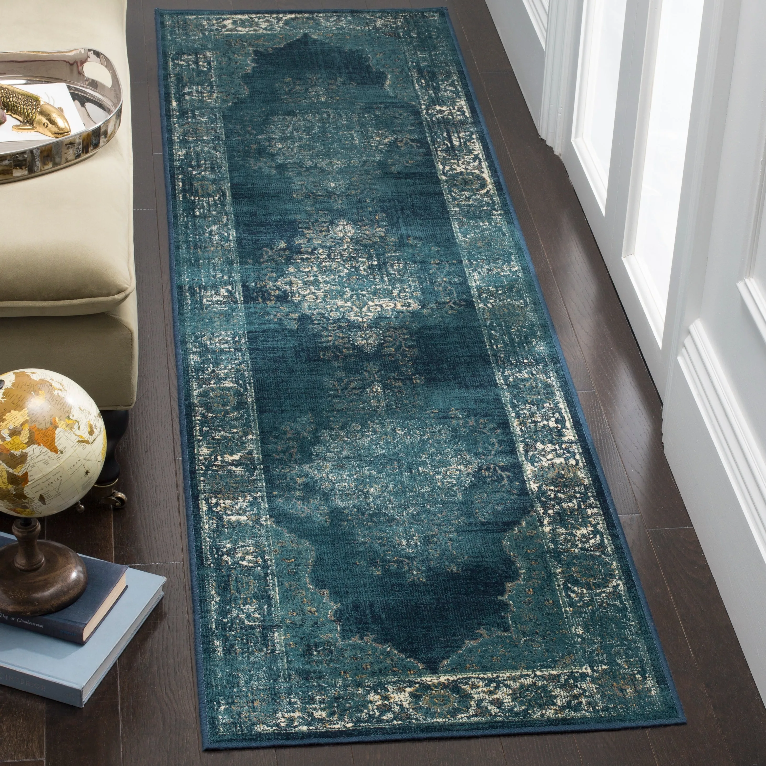 SAFAVIEH Vintage Berta Oriental Distressed Rug