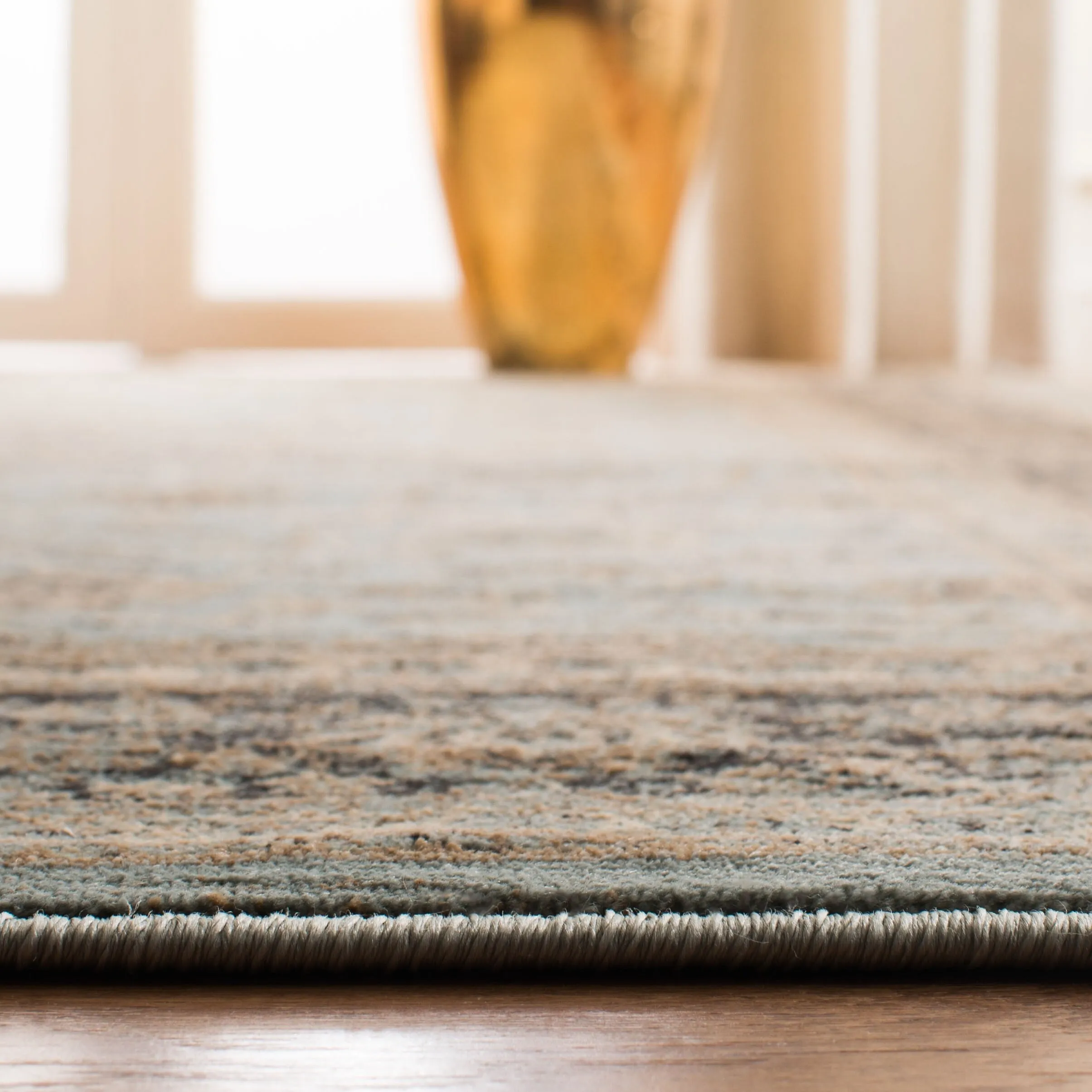 SAFAVIEH Vintage Distressed Boho Blanch Oriental Rug