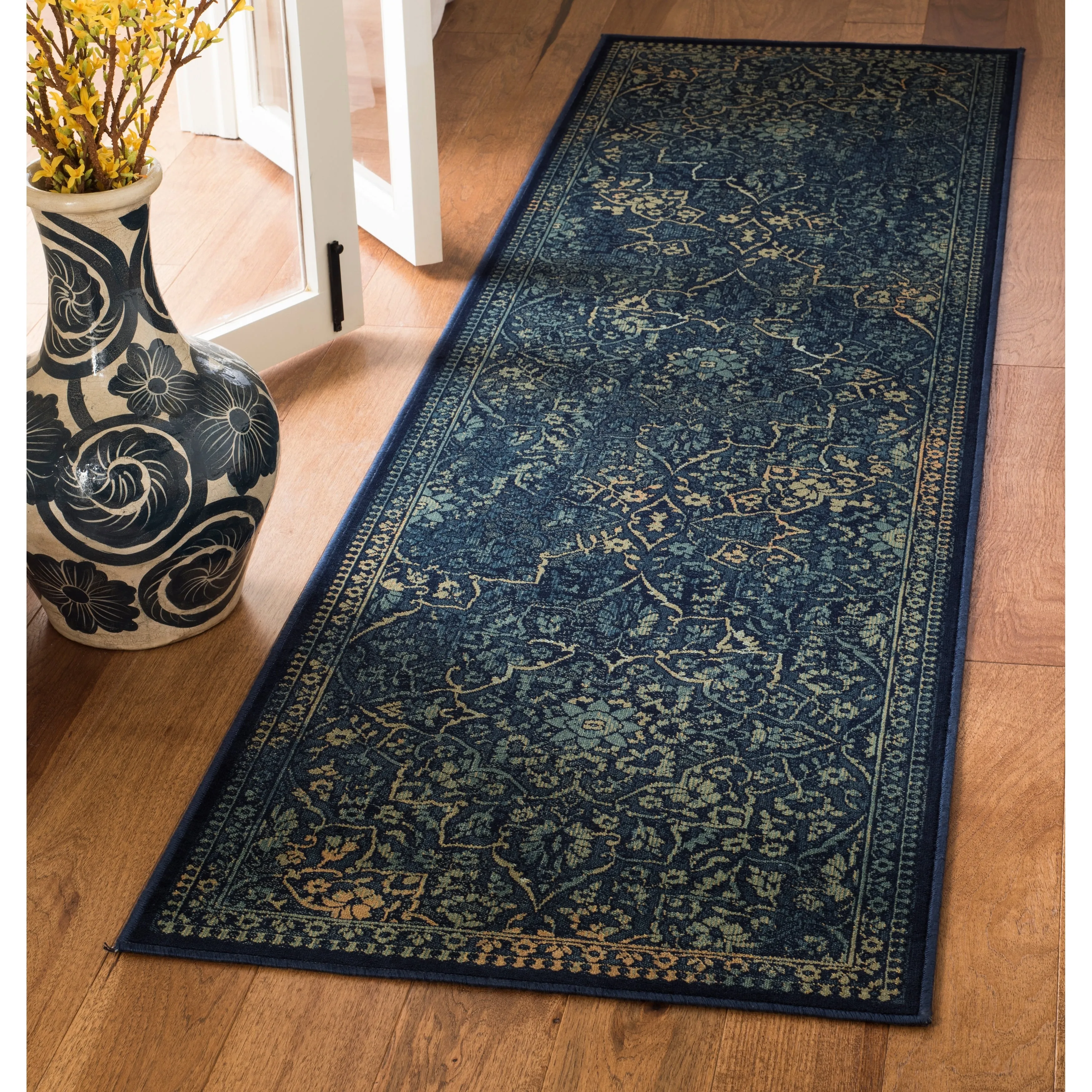 SAFAVIEH Vintage Distressed Boho Remza Oriental Rug