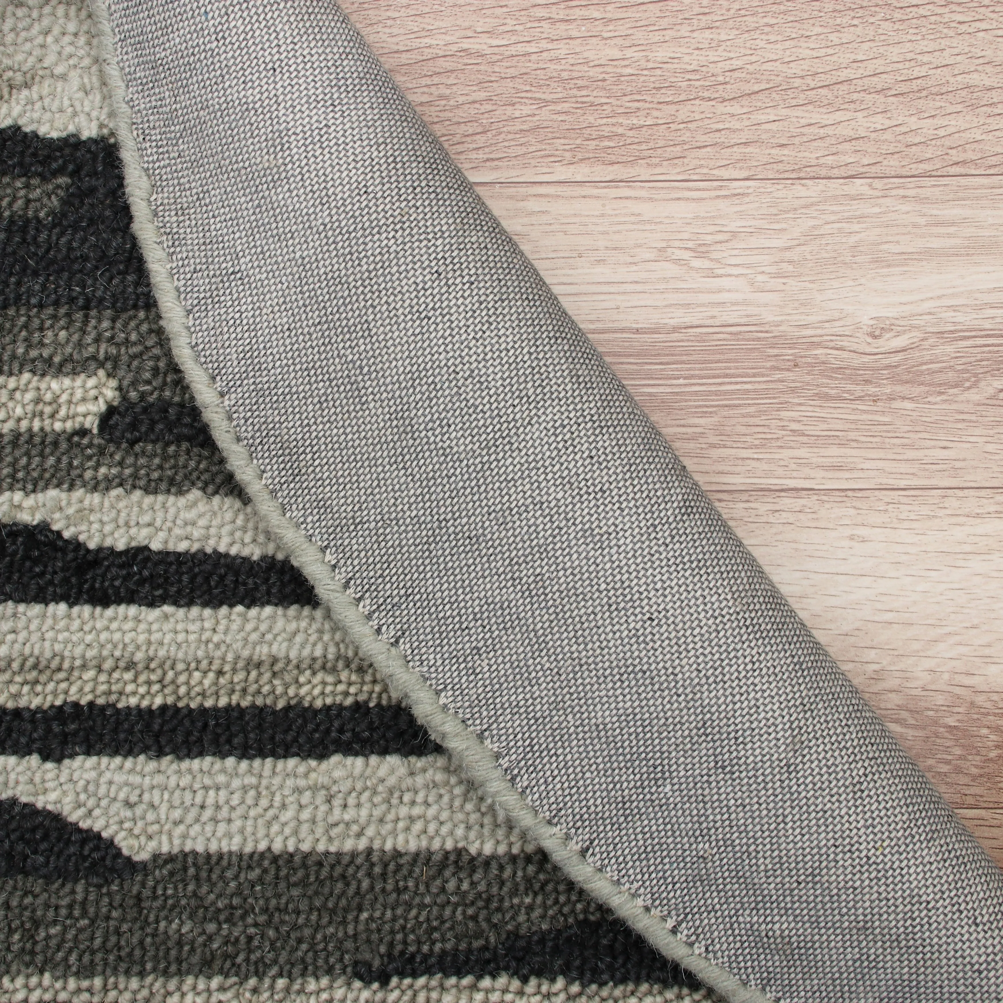 Sevita Distressed Cabin Camouflage Round Rug