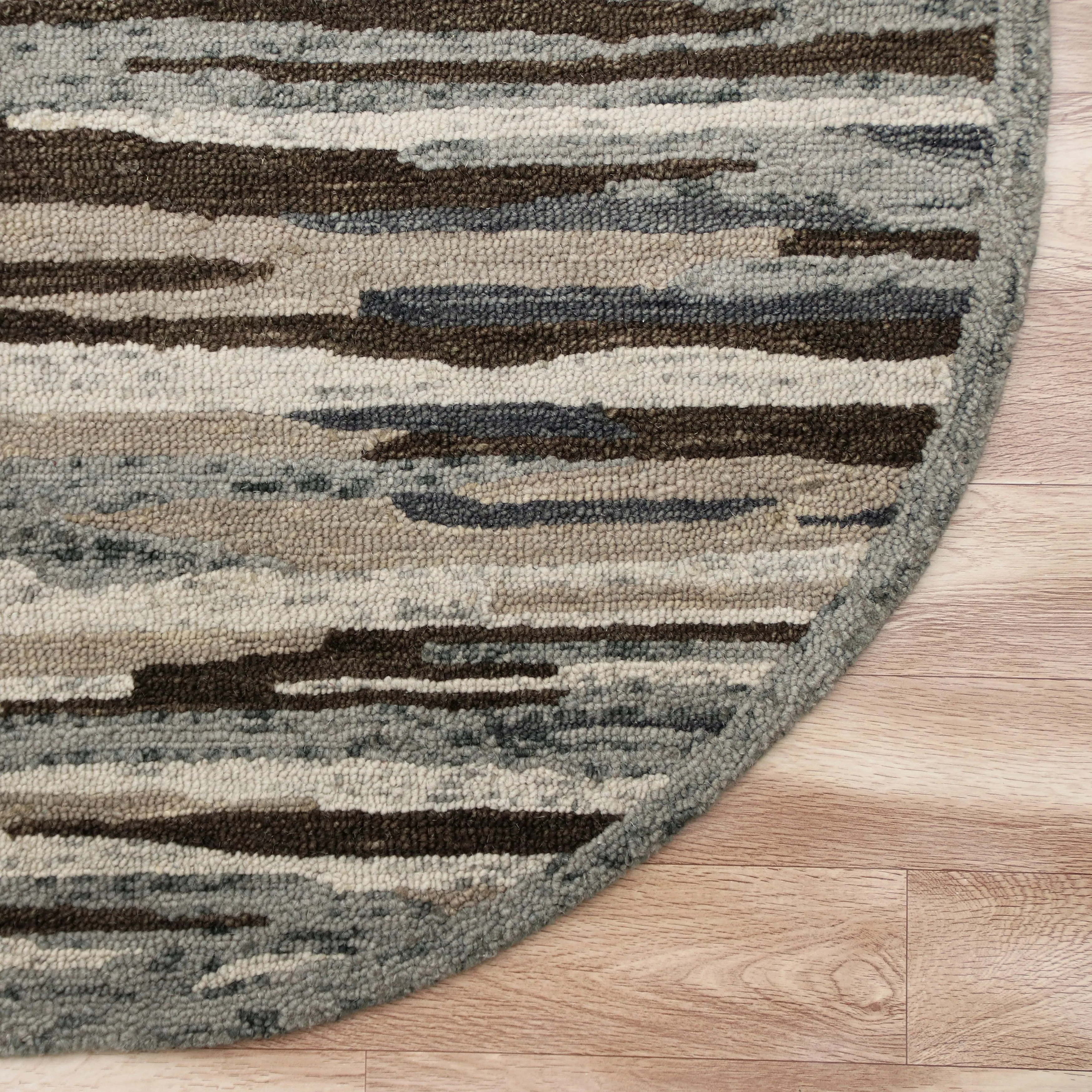 Sevita Distressed Cabin Camouflage Round Rug