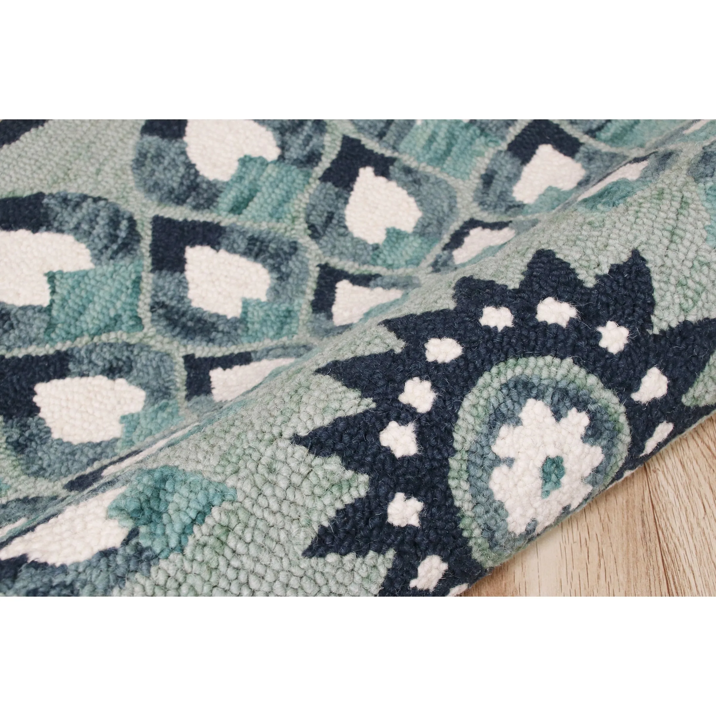 Sevita Hand Tufted Feathering Floral Round Rug