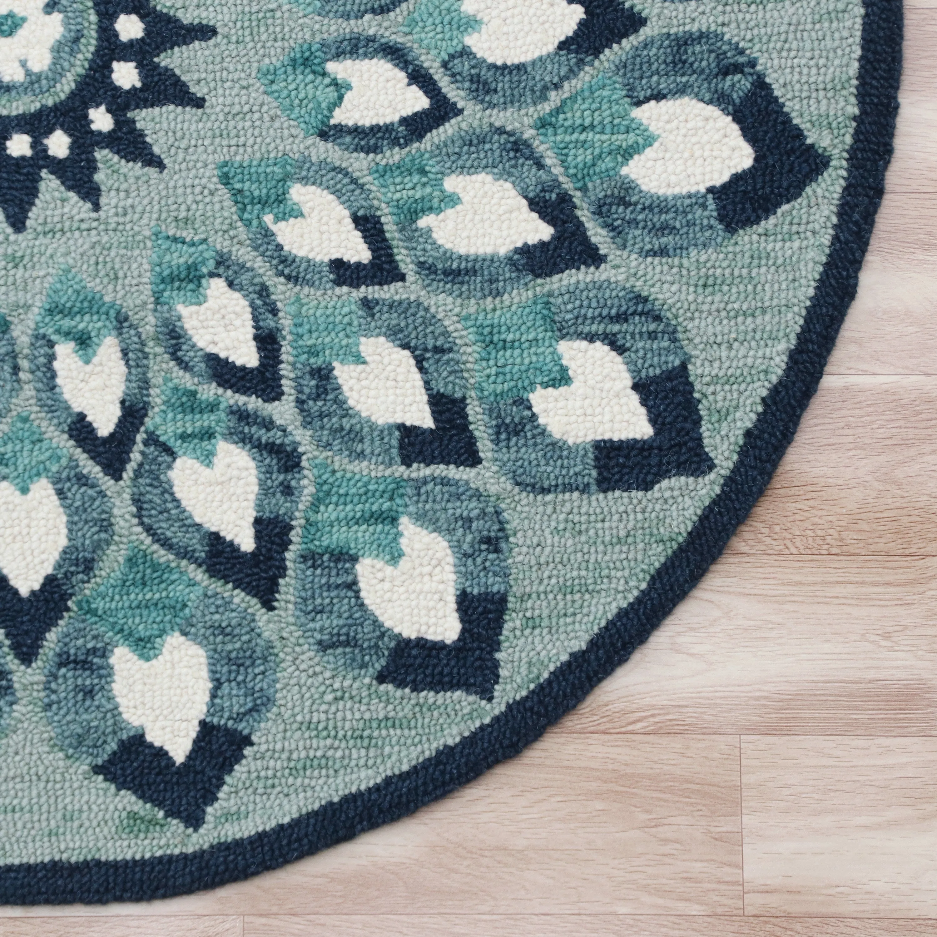 Sevita Hand Tufted Feathering Floral Round Rug