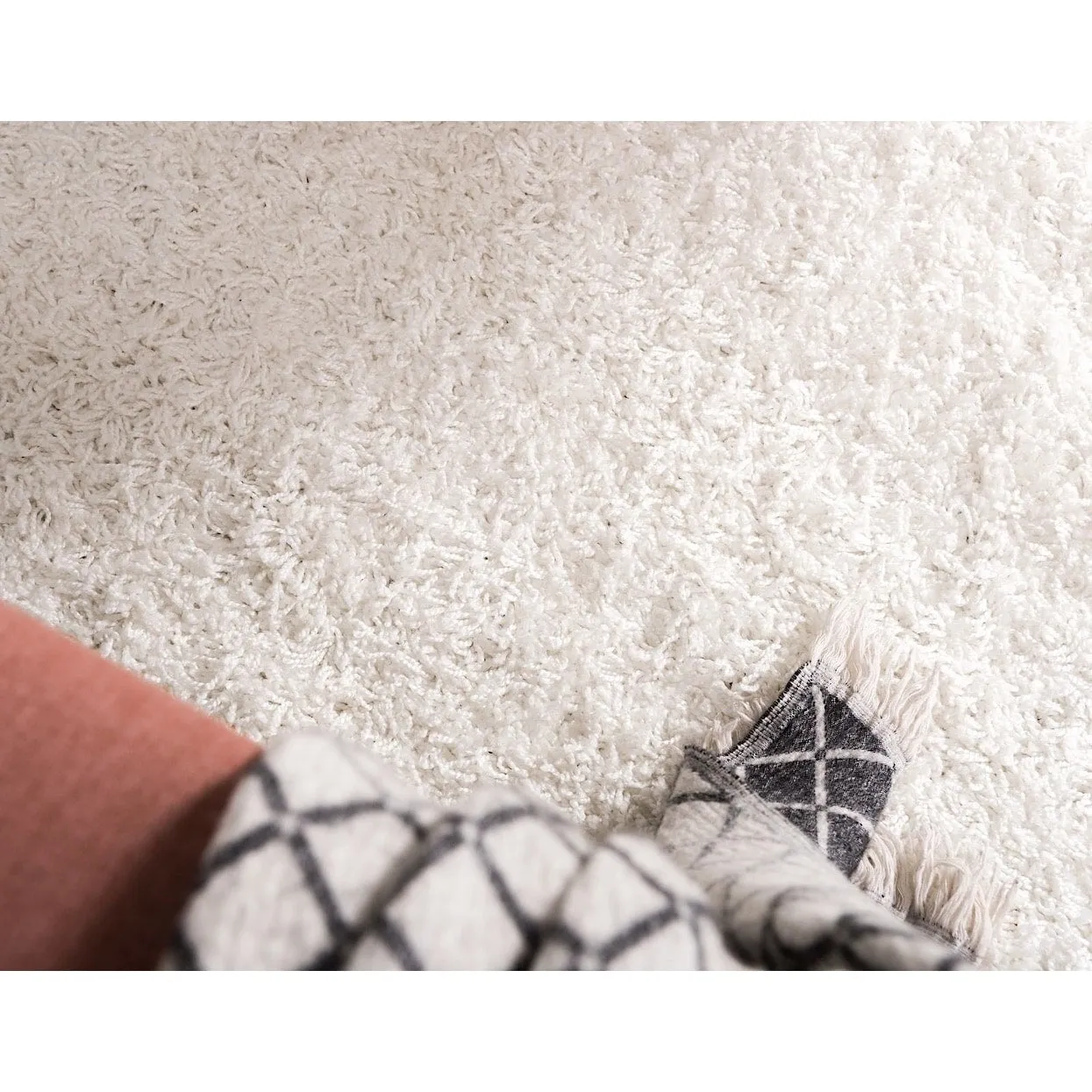 Shag Laurian Collection Area Rug