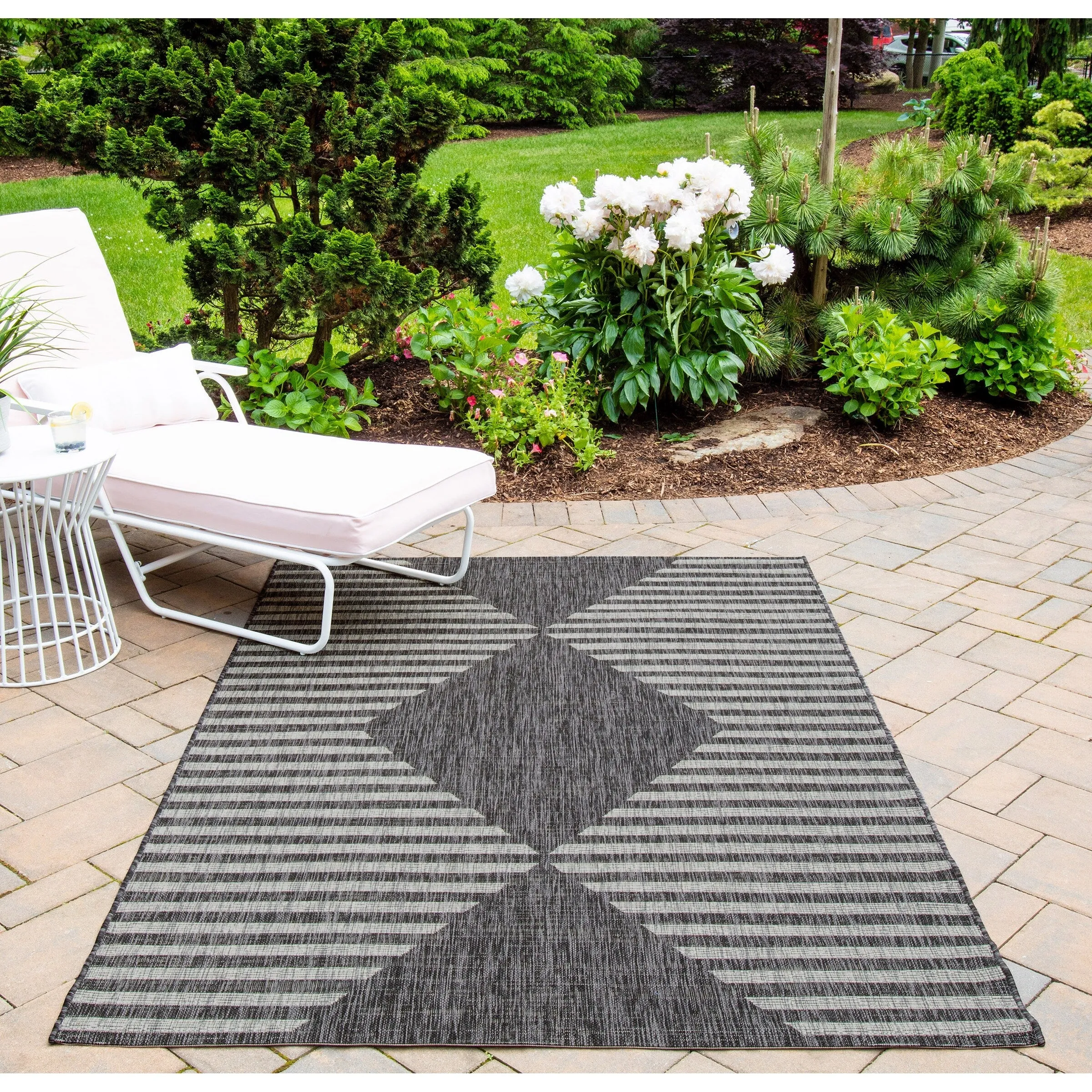 Skyline Decor Charcoal Villa Rugs in Rectangle Shape - Big