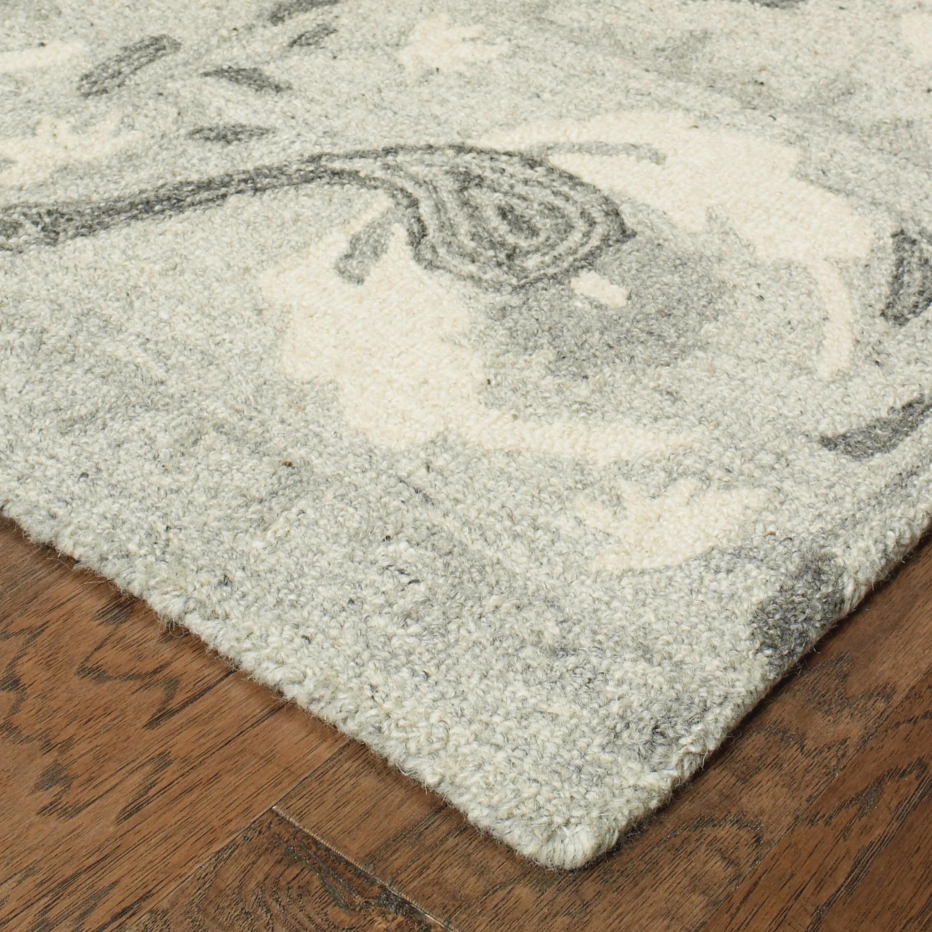 Style Haven Celena Undyed Wool Hand-crafted Floret Medallion Area Rug