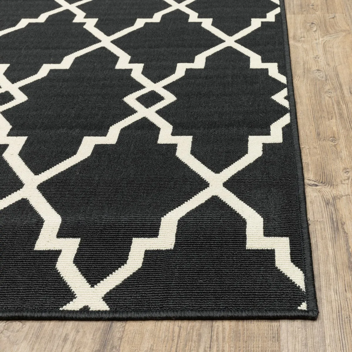 Style Haven Marianna Ornate Lattice Black/ Off-White Loop Pile Indoor Outdoor Area Rug