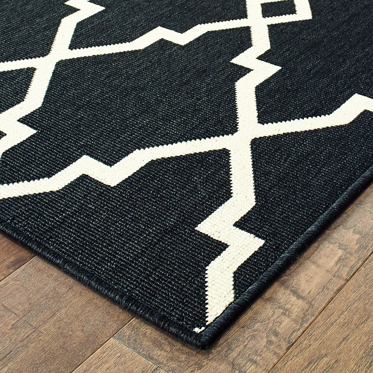 Style Haven Marianna Ornate Lattice Black/ Off-White Loop Pile Indoor Outdoor Area Rug