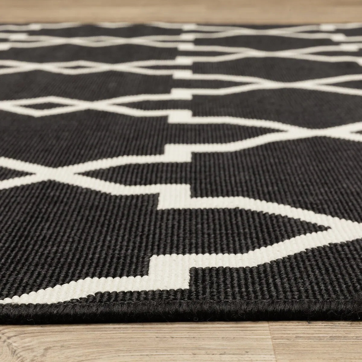 Style Haven Marianna Ornate Lattice Black/ Off-White Loop Pile Indoor Outdoor Area Rug
